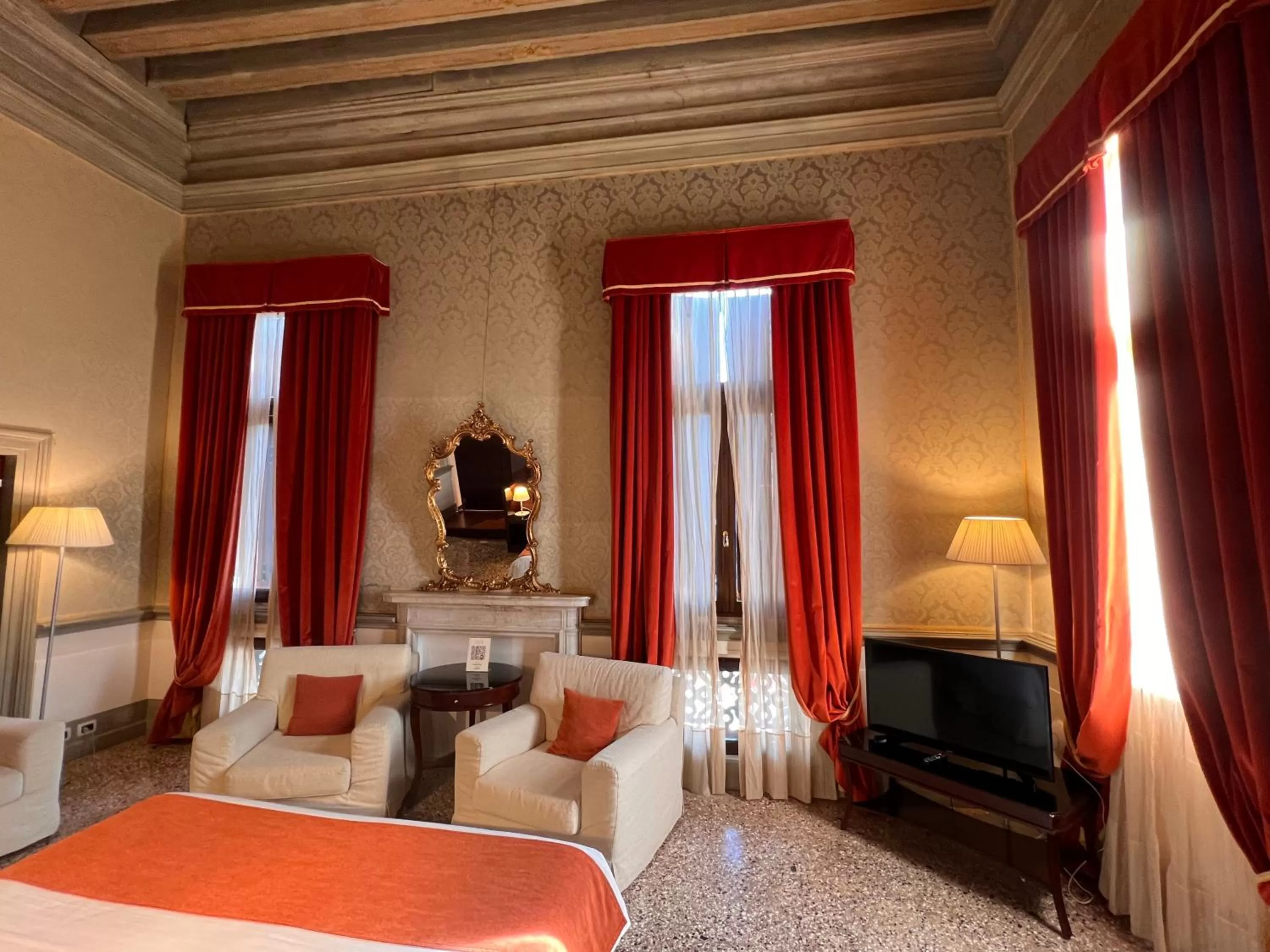 room service, Bed in Ruzzini Palace Hotel