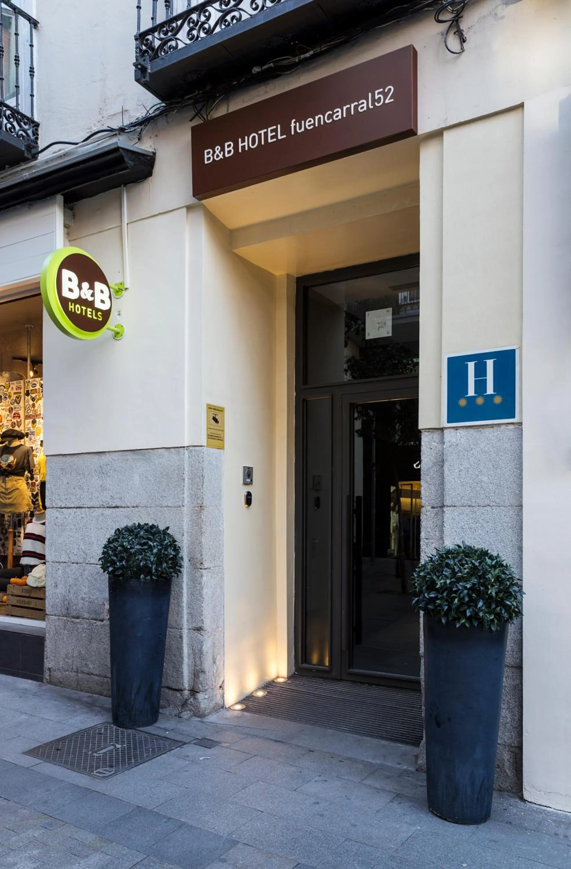 Facade/entrance in B&B HOTEL Madrid Centro Fuencarral 52