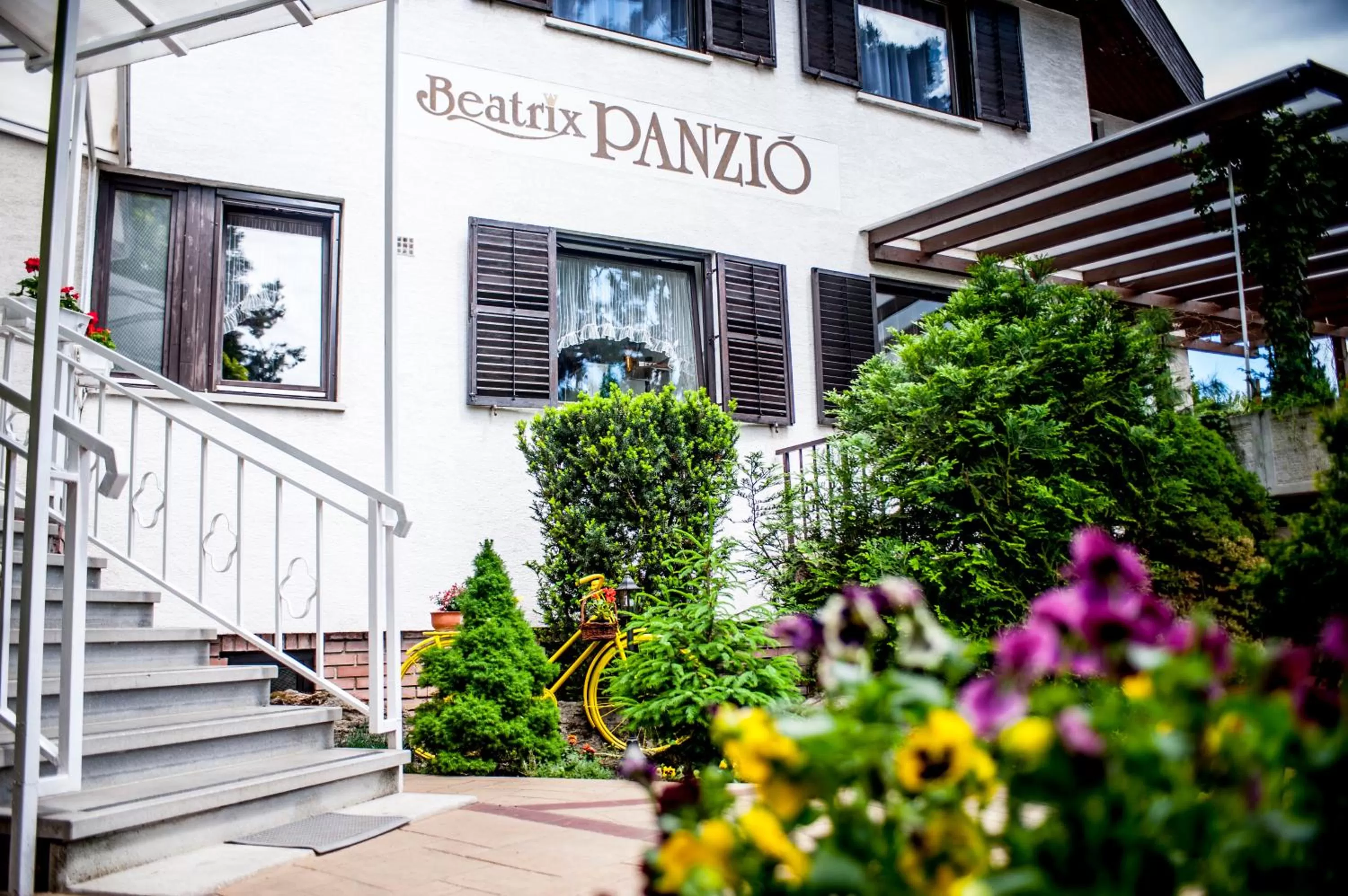 Facade/entrance in Beatrix Hotel