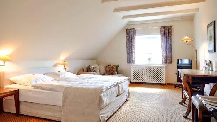 Bed in Meyers Hotel Hittfeld