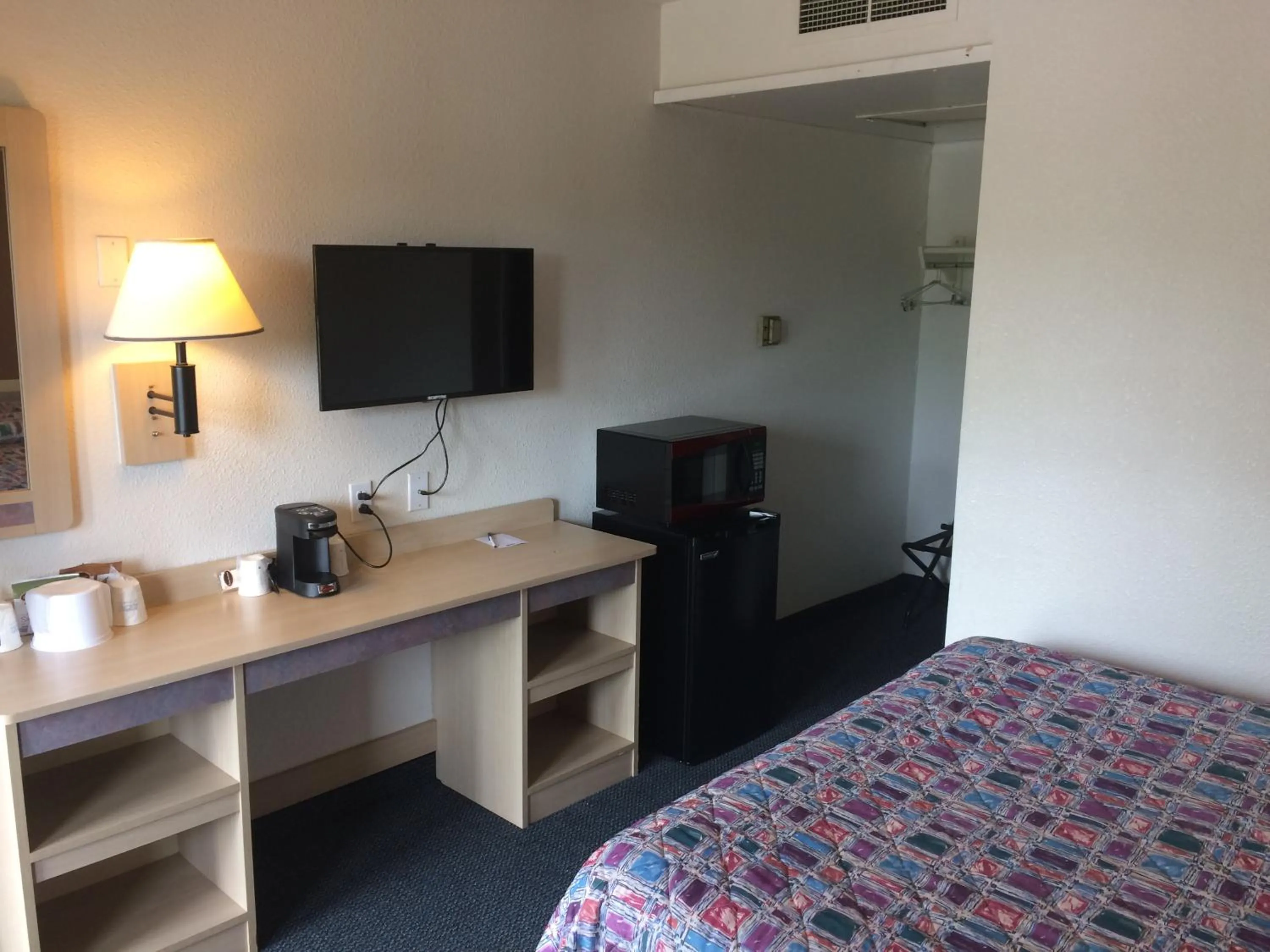 Bed in Travelodge by Wyndham Raton