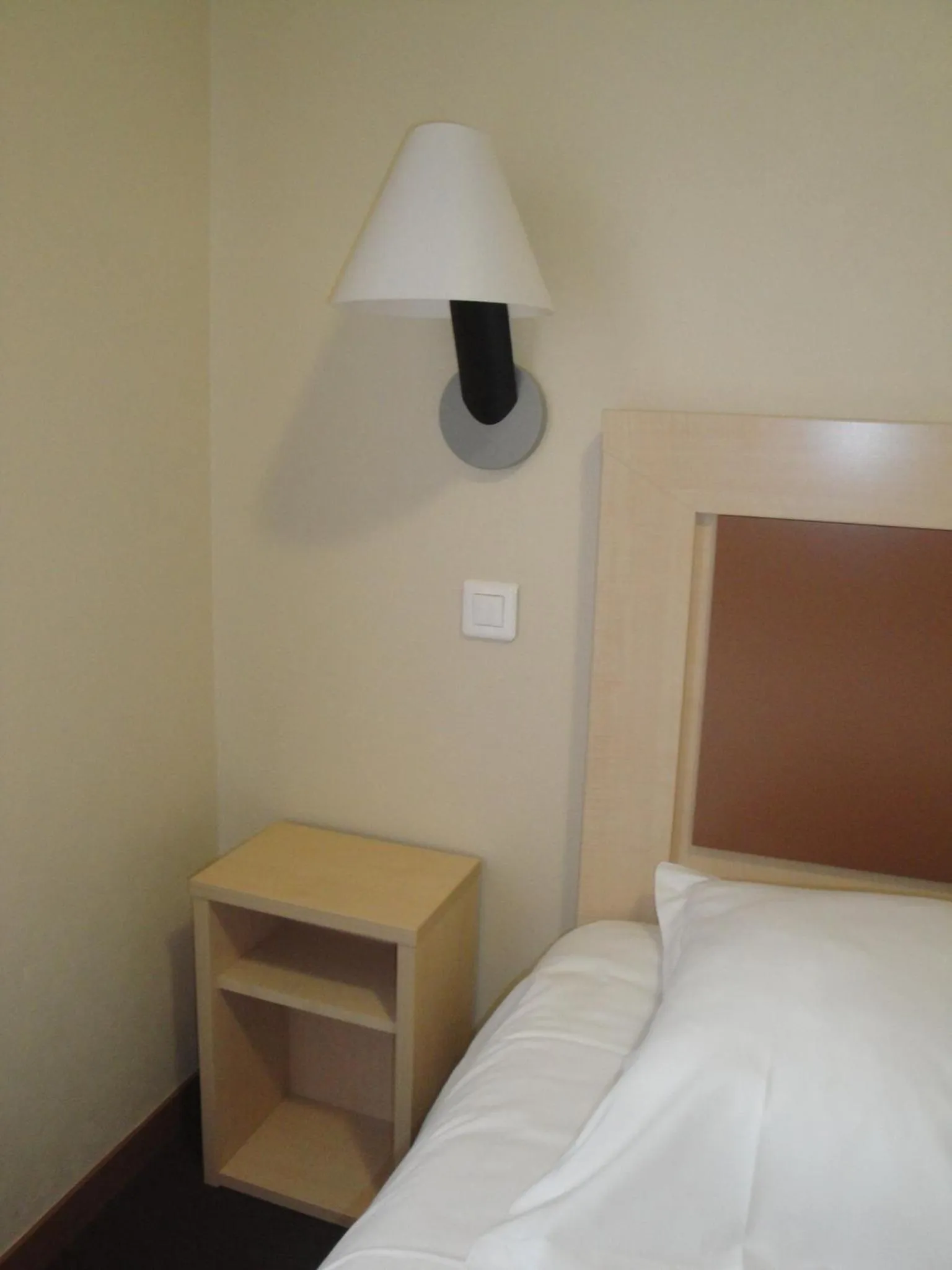 Decorative detail, Bed in Cit'Hotel Talencia