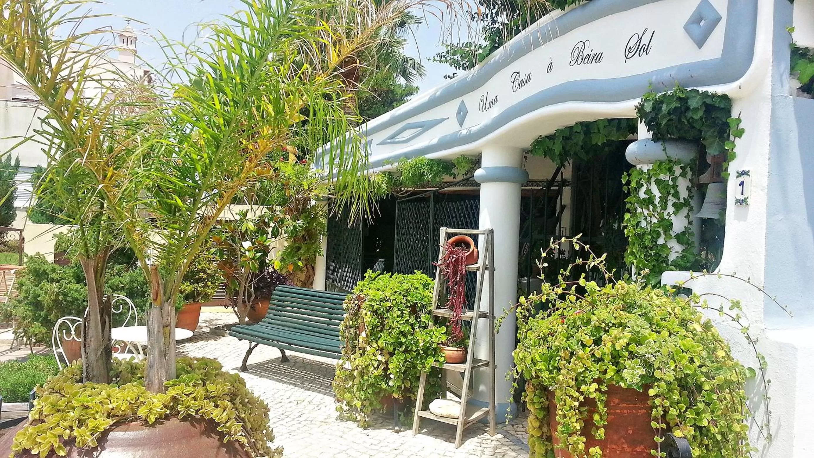 Facade/entrance in Uma Casa a Beira Sol