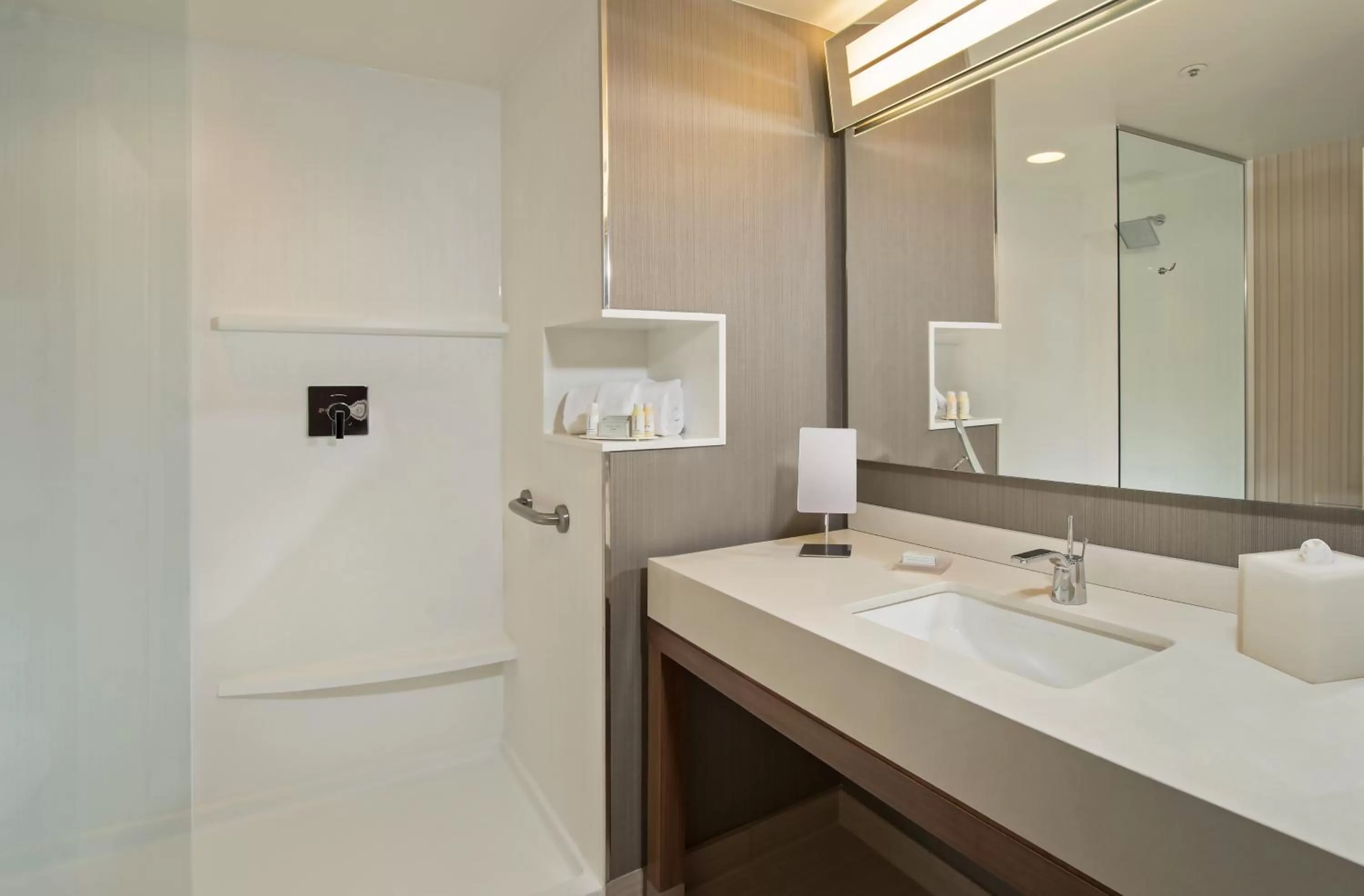 King Loft Suite with Sofa Bed in Courtyard by Marriott Oxford