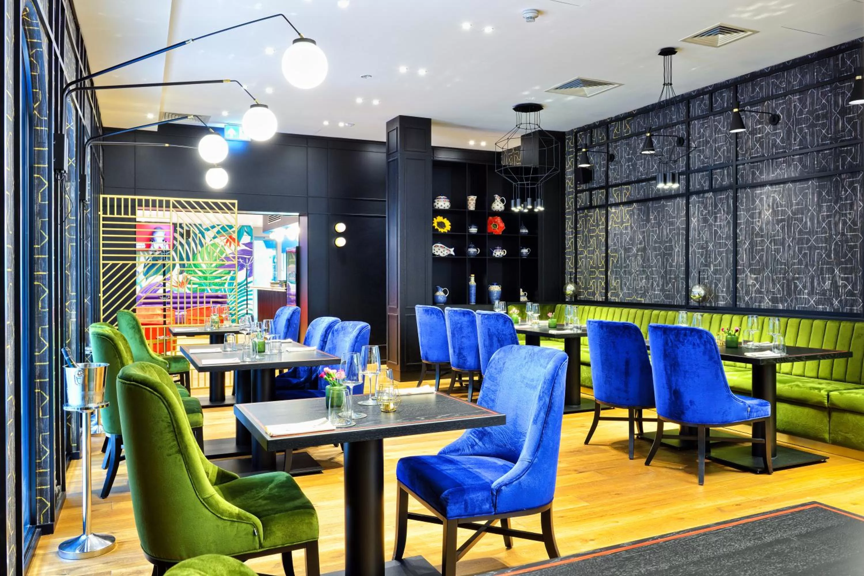 Restaurant/places to eat in Hotel Ferreus Modern Art Deco