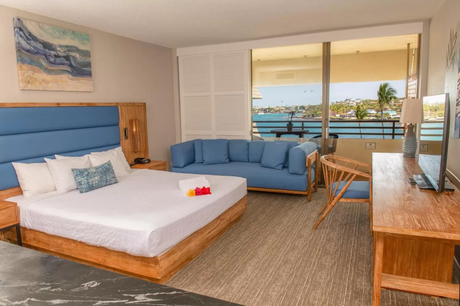Bed in Royal Kona Resort