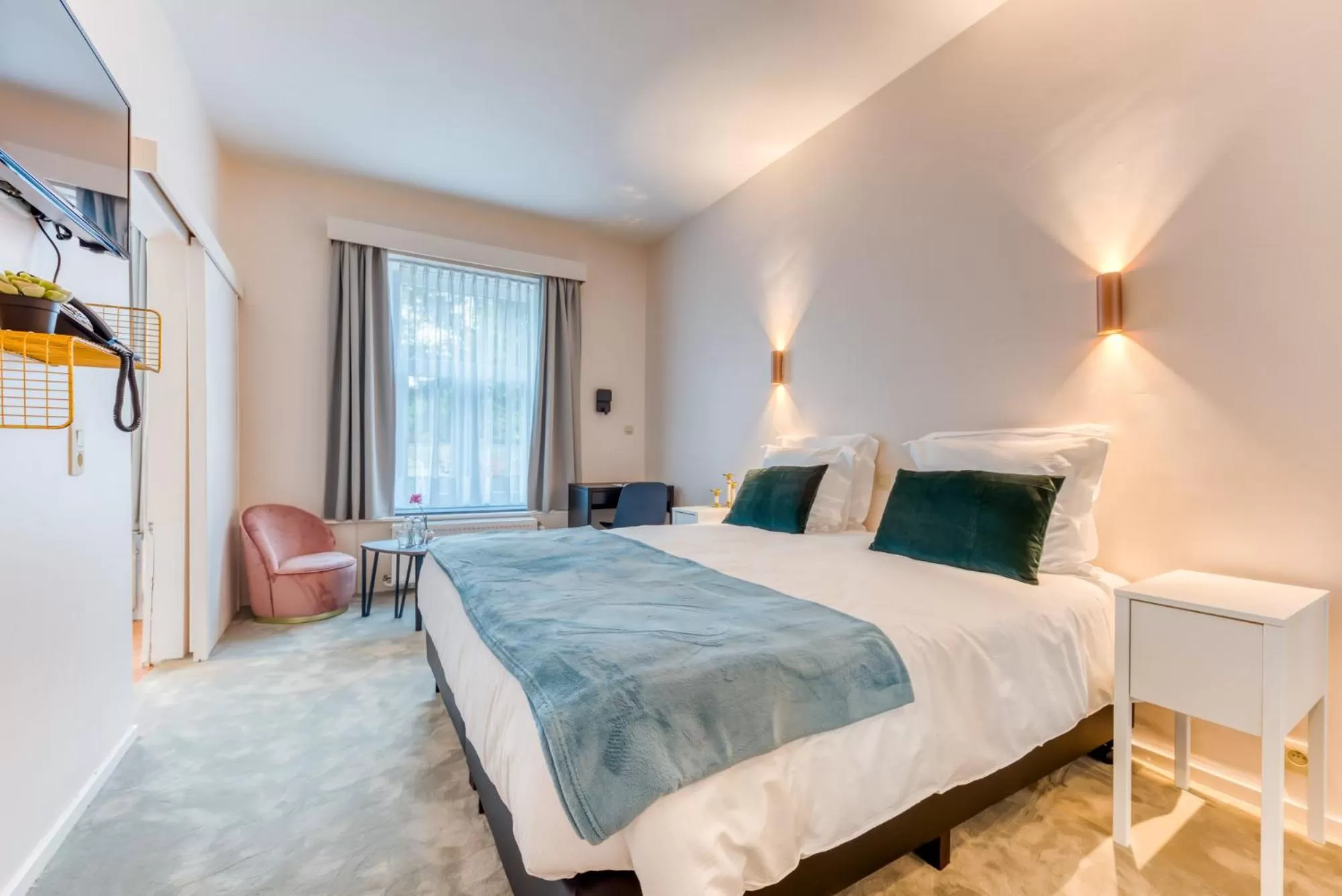 Bed in Hôtel Imperi'Ale