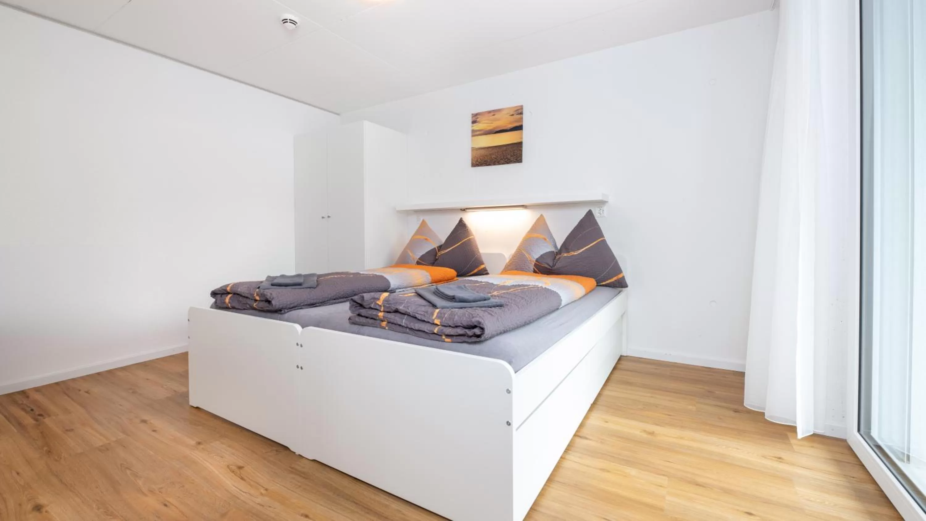 Bedroom, Bed in Anstatthotel Goldau - self-check-in