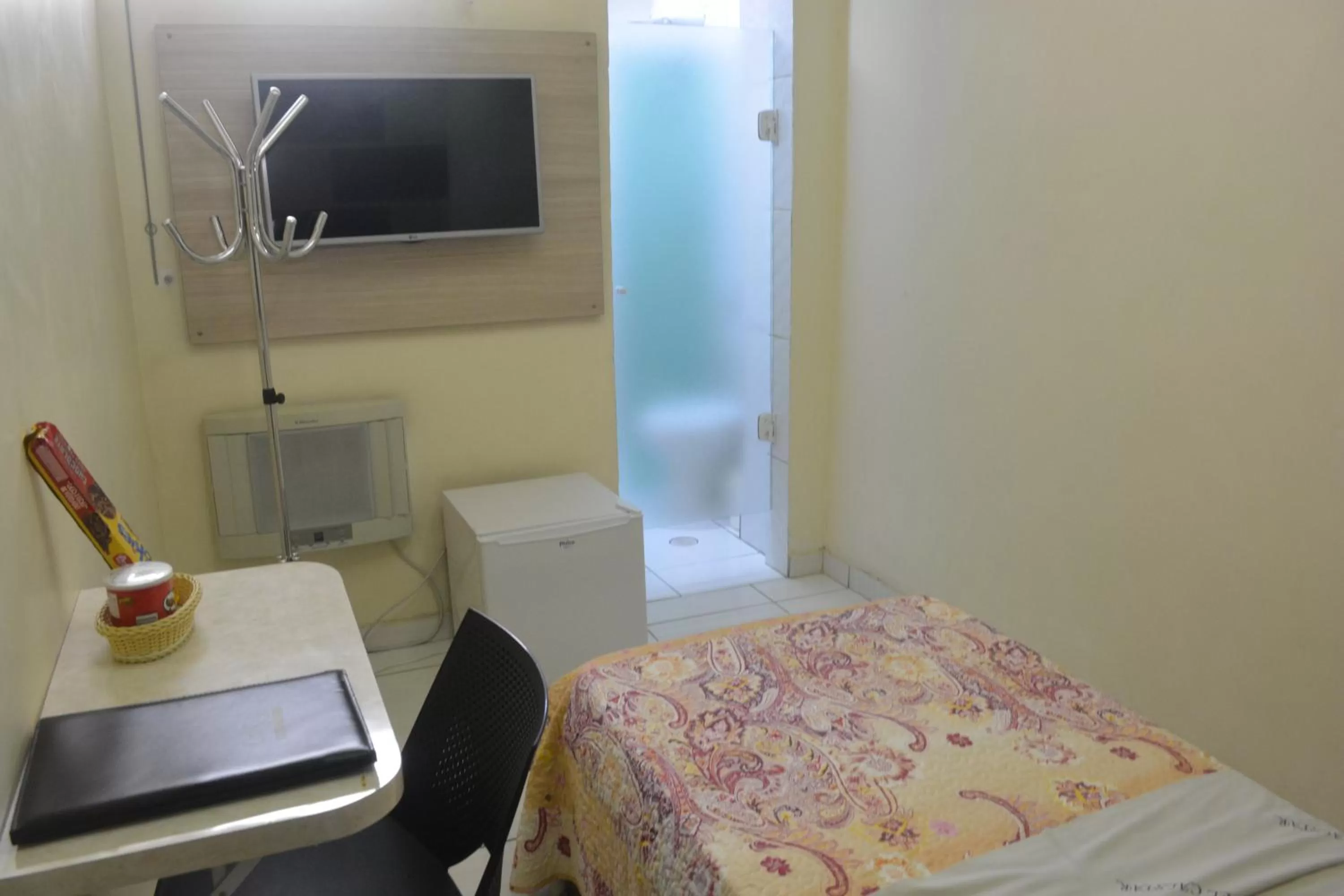 Bed in Hotel Calstar