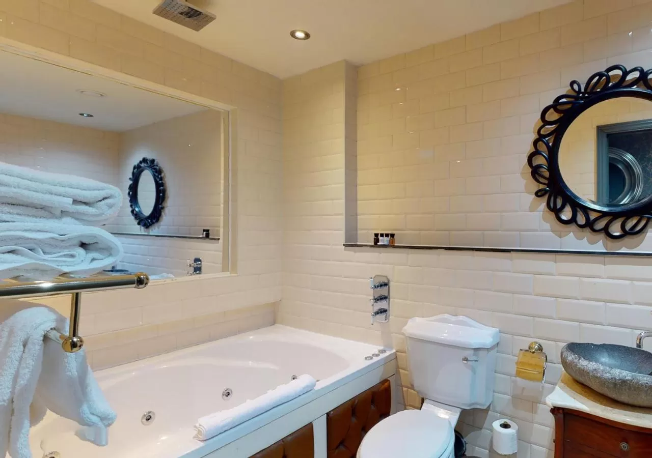 Bathroom in The Coal Exchange Hotel