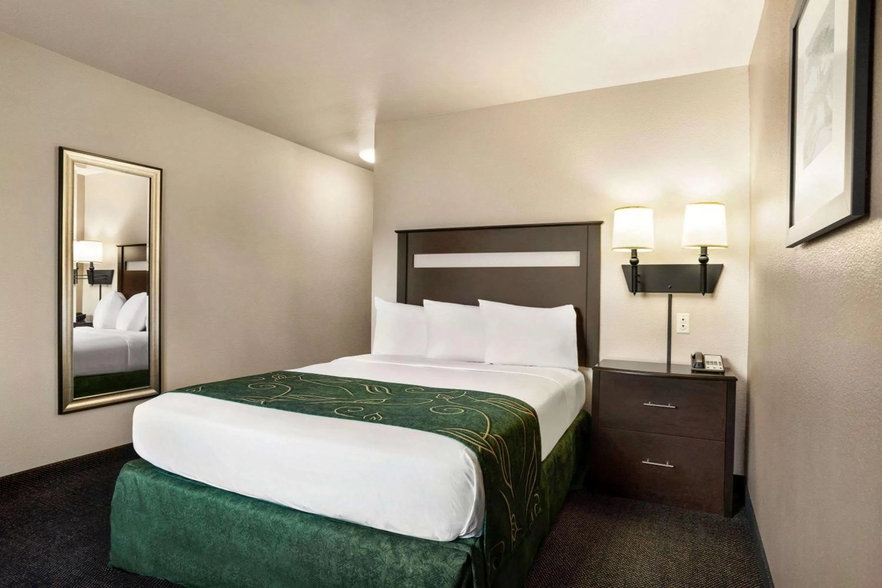 Queen Room - Non Pet Friendly - Non-Smoking in Travelodge by Wyndham Yuma