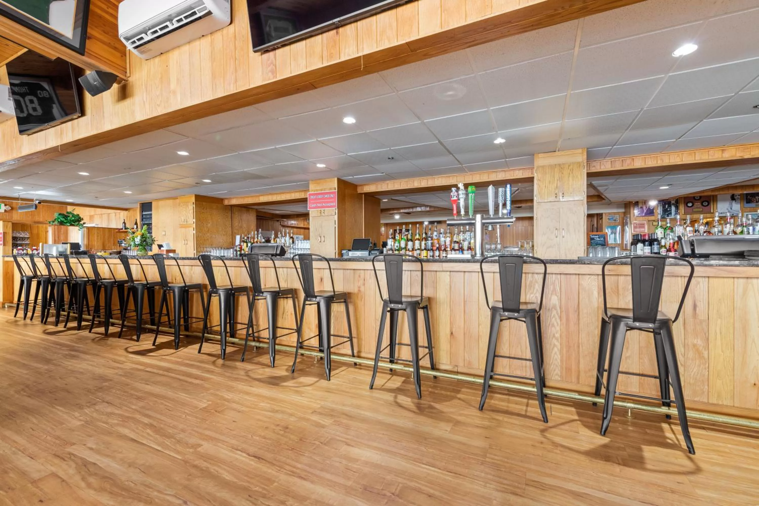 Restaurant/Places to Eat in Konocti Harbor Resort