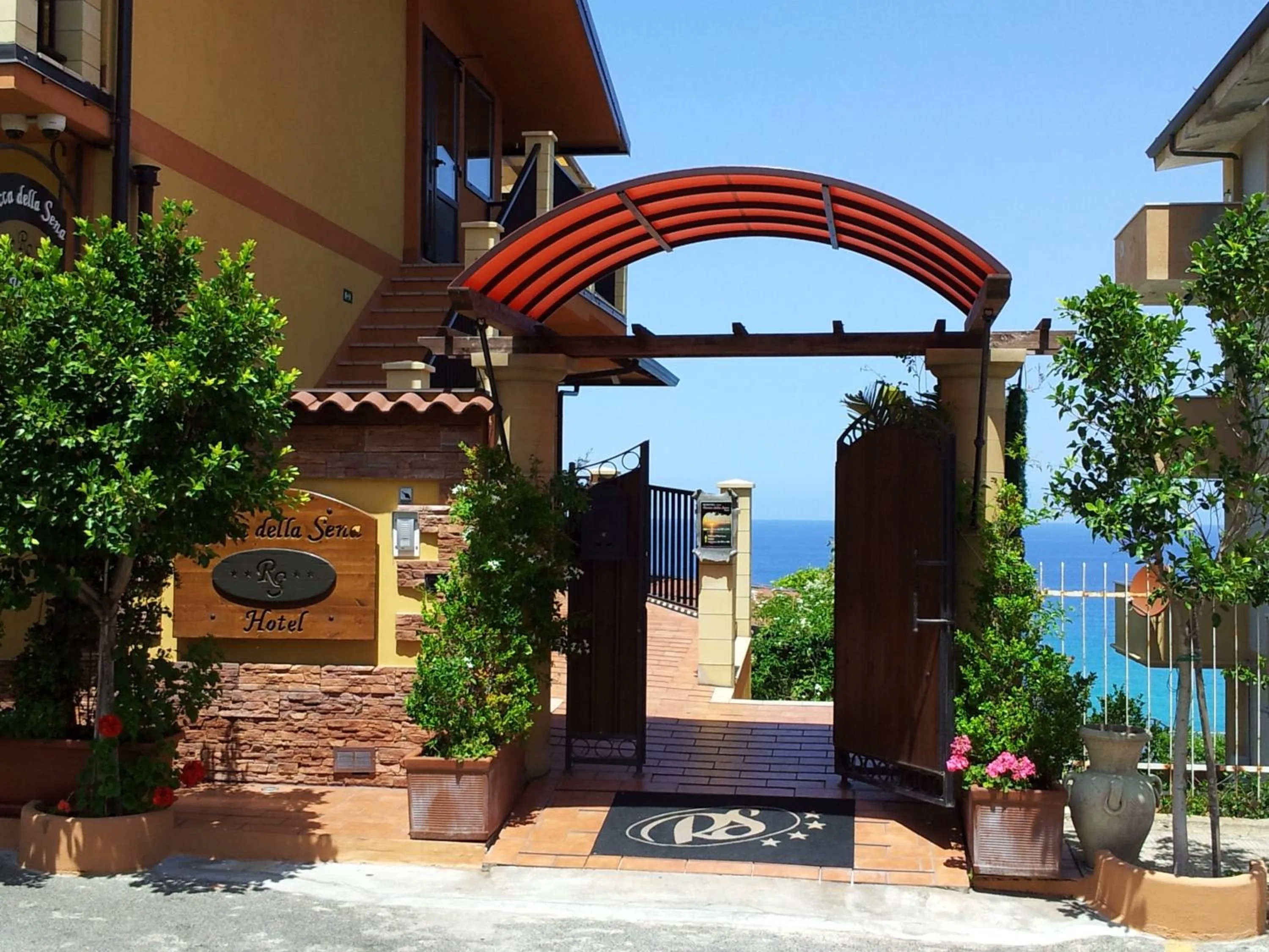 Facade/entrance in Hotel Rocca Della Sena
