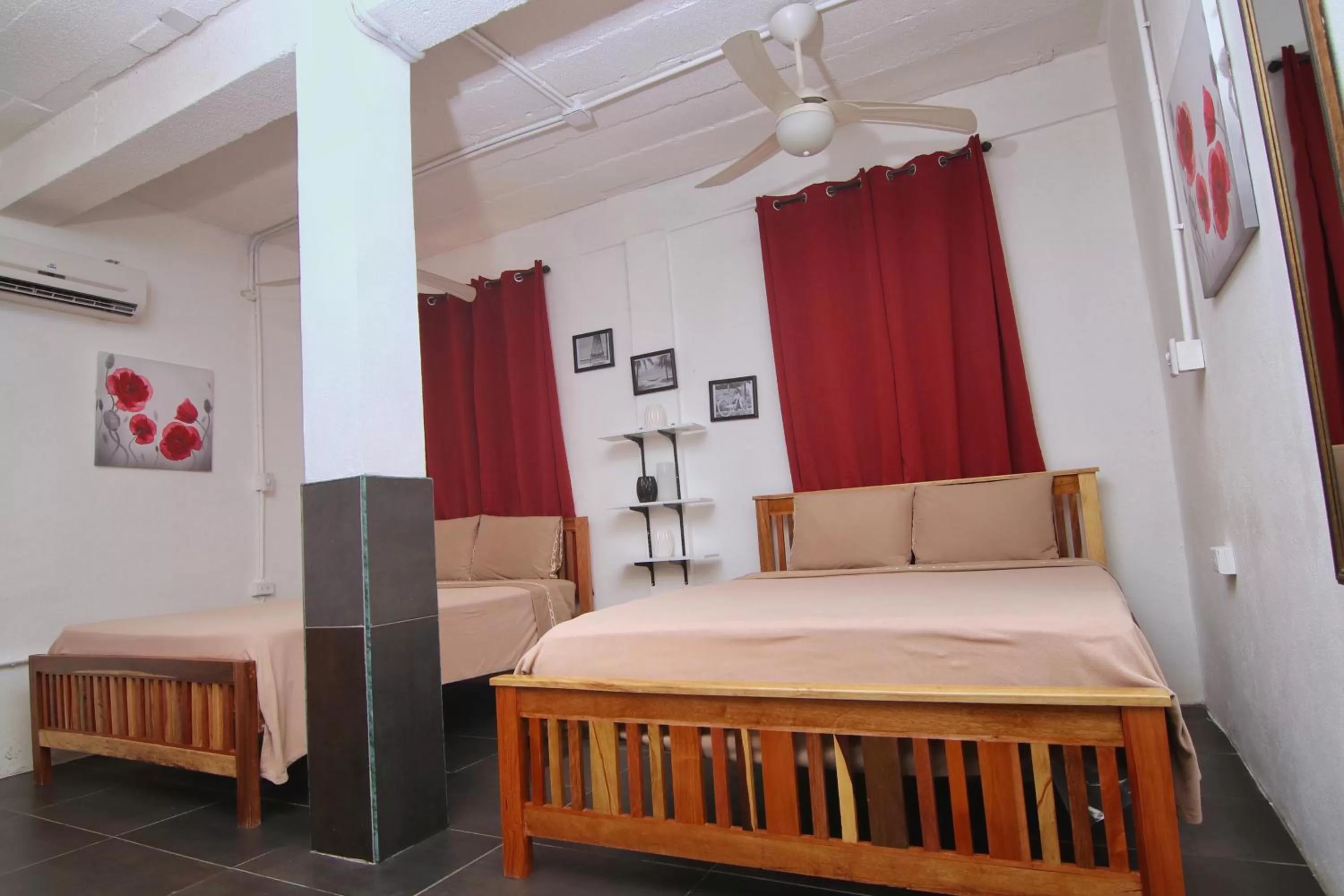 Bedroom, Bed in Rainforest Haven Inn