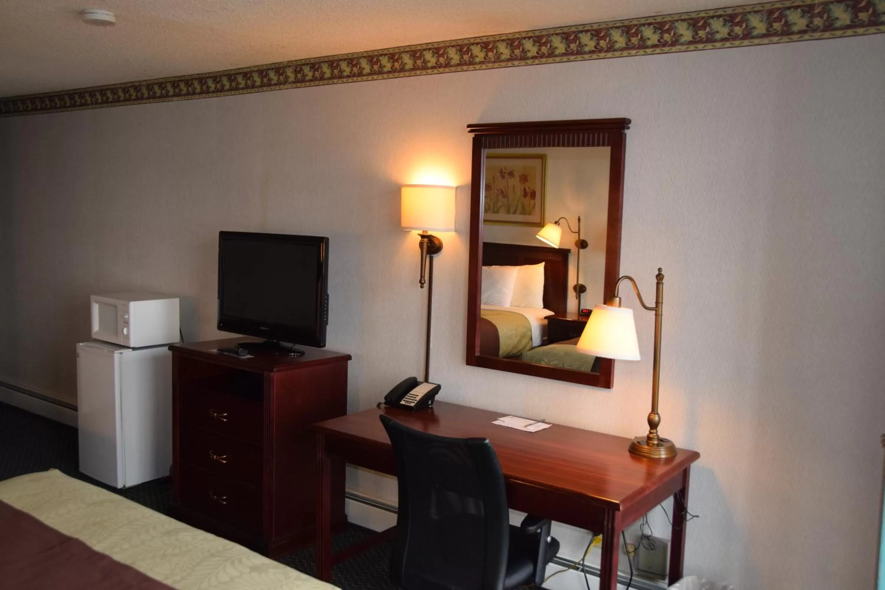 TV and multimedia in National 9 Inn Gillette