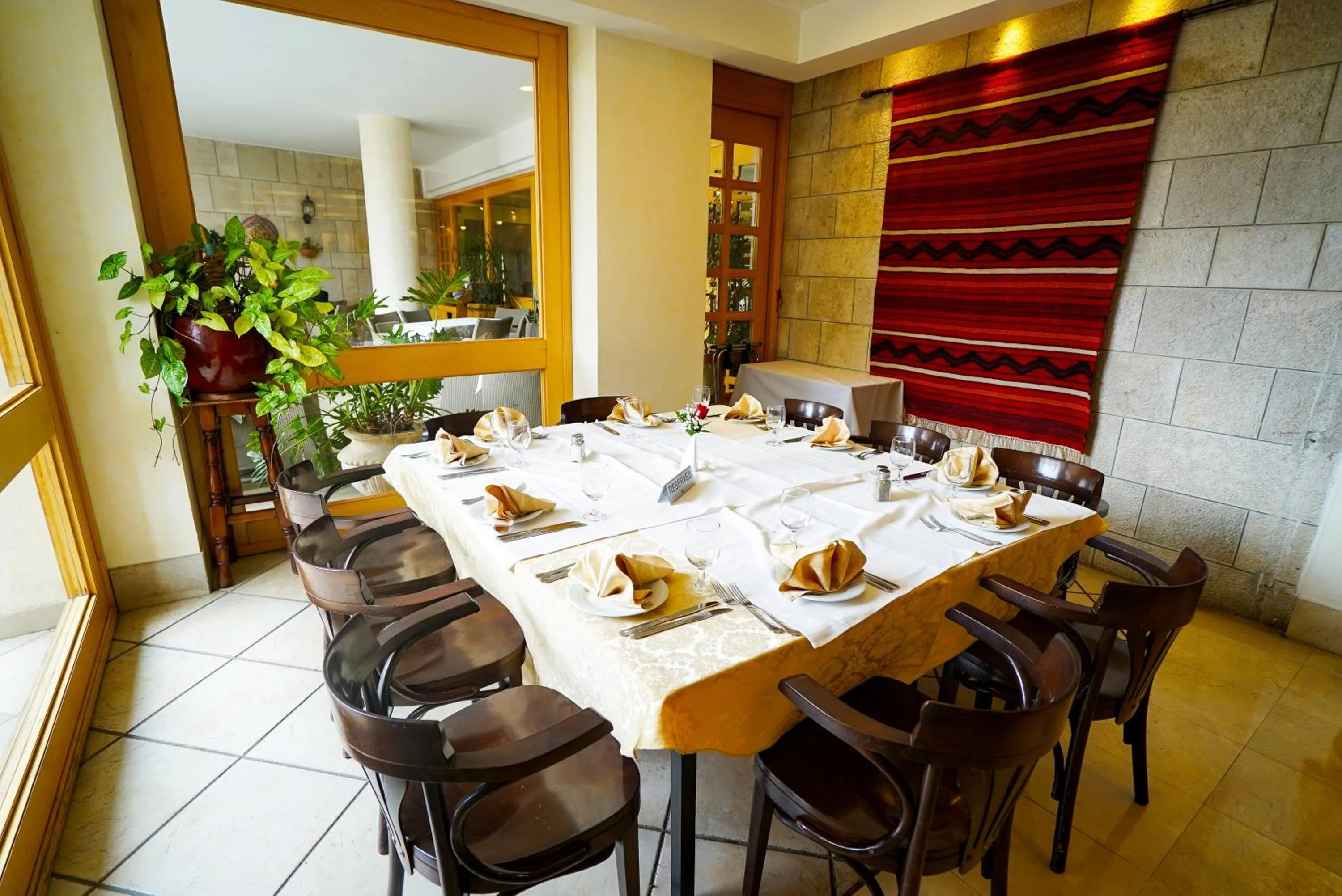 Restaurant/places to eat in Ambassador Hotel