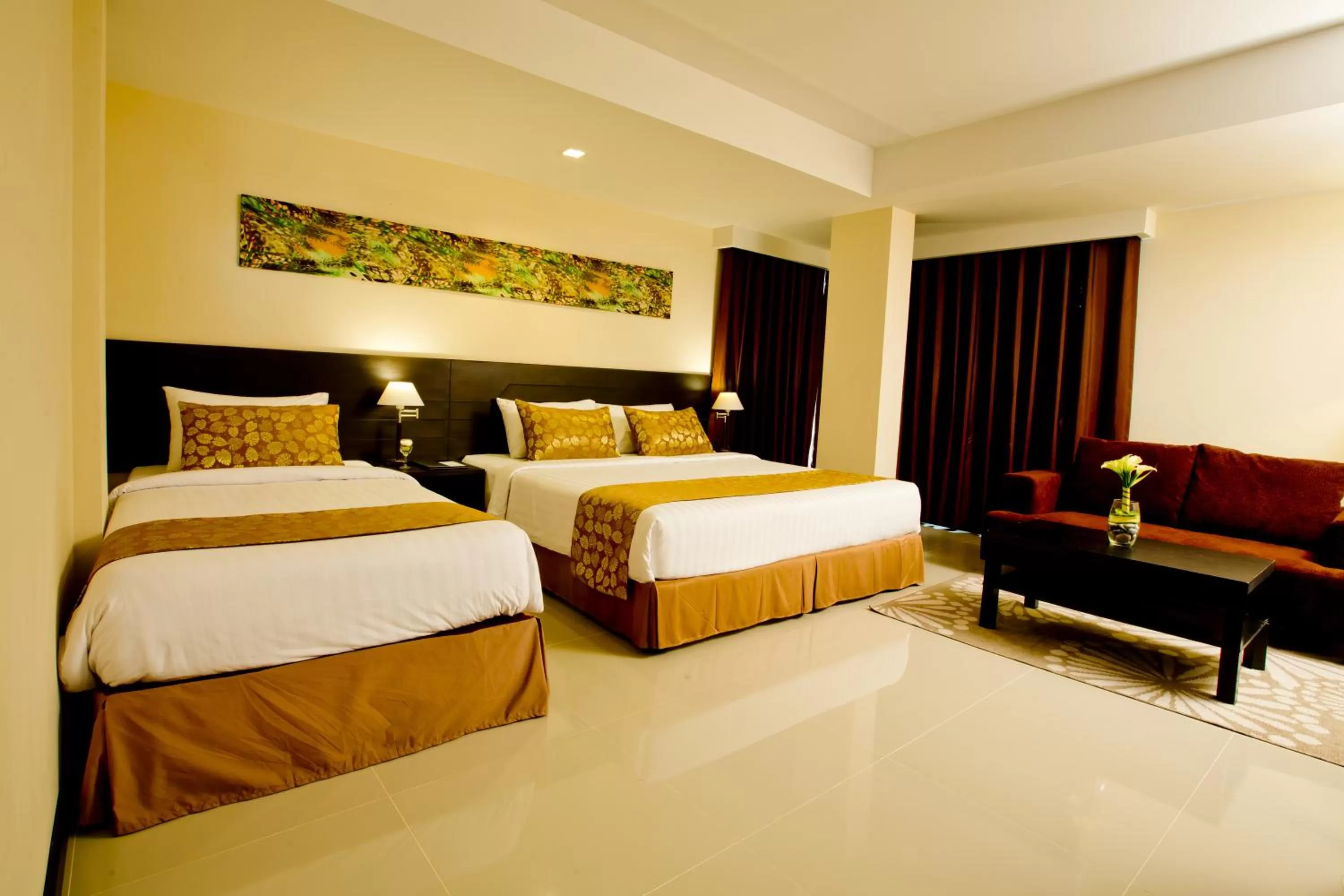 Bedroom, Bed in Sinsuvarn Airport Suite Hotel