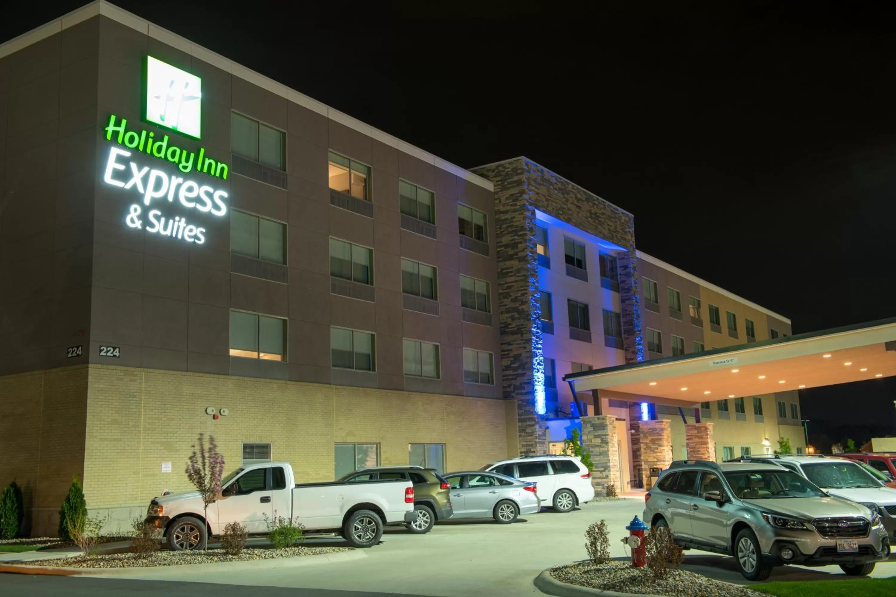 Property building in Holiday Inn Express & Suites - Orland Park Mokena by IHG