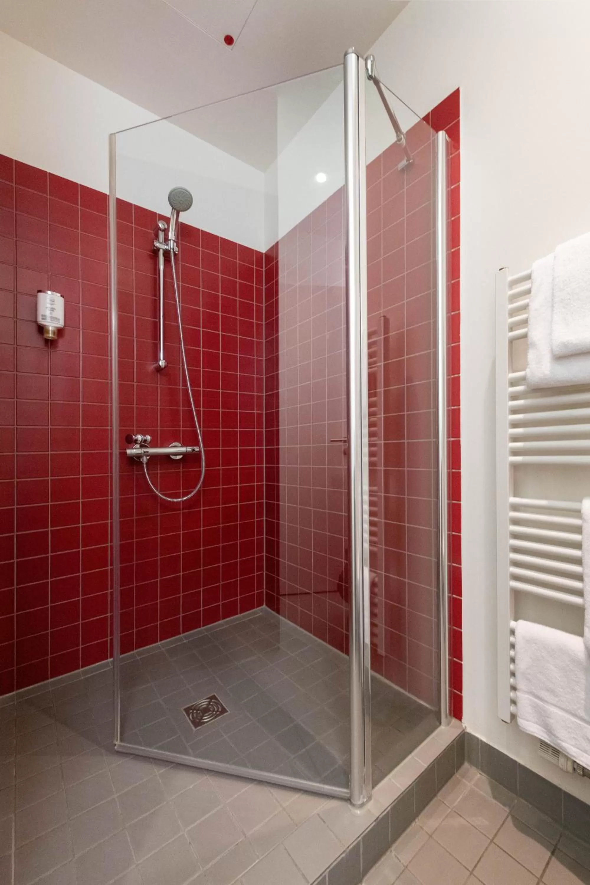 Toilet, Bathroom in Hotel am Großen Waisenhaus