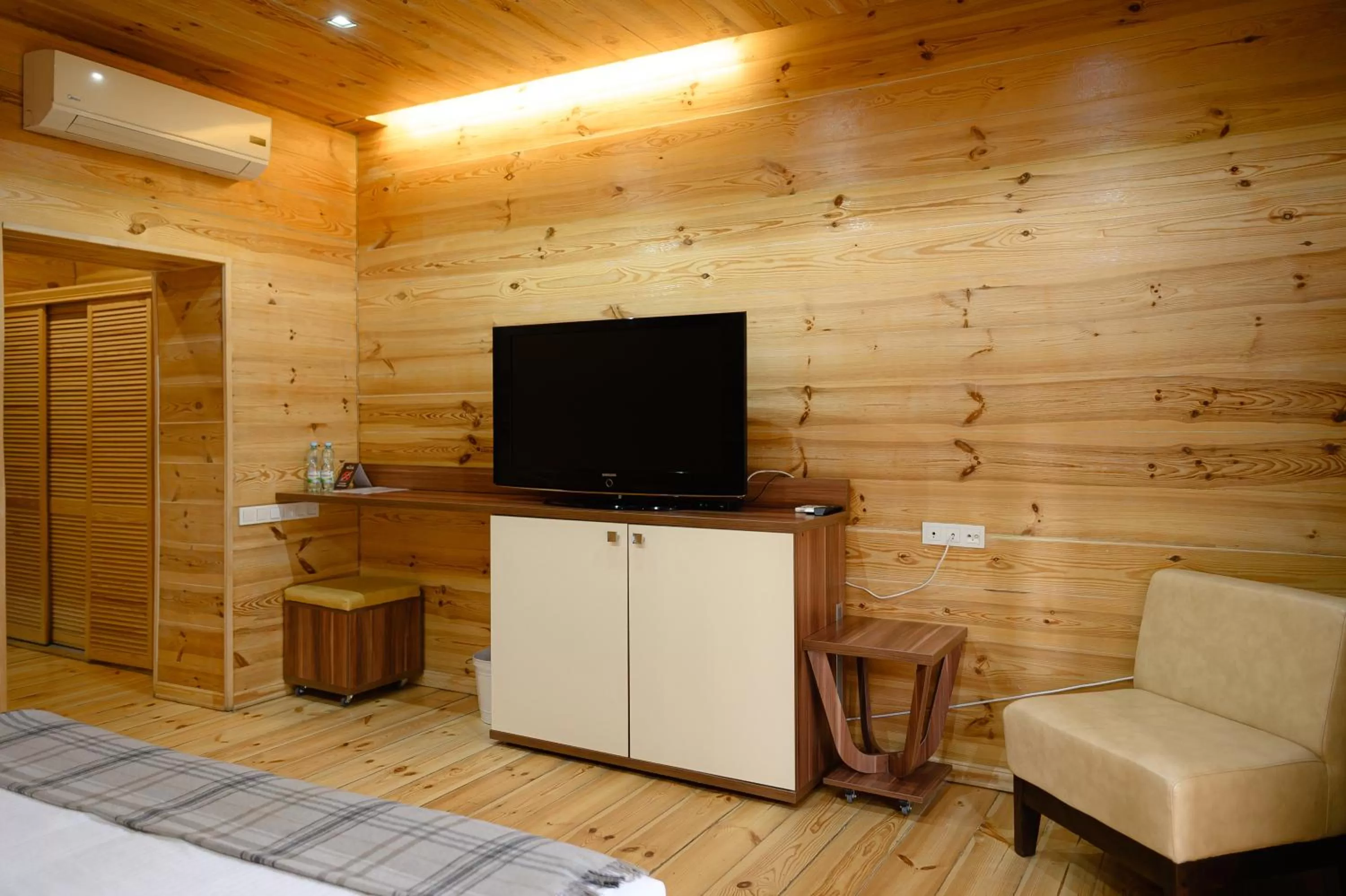 TV and multimedia, TV/Entertainment Center in Patio di Fiori