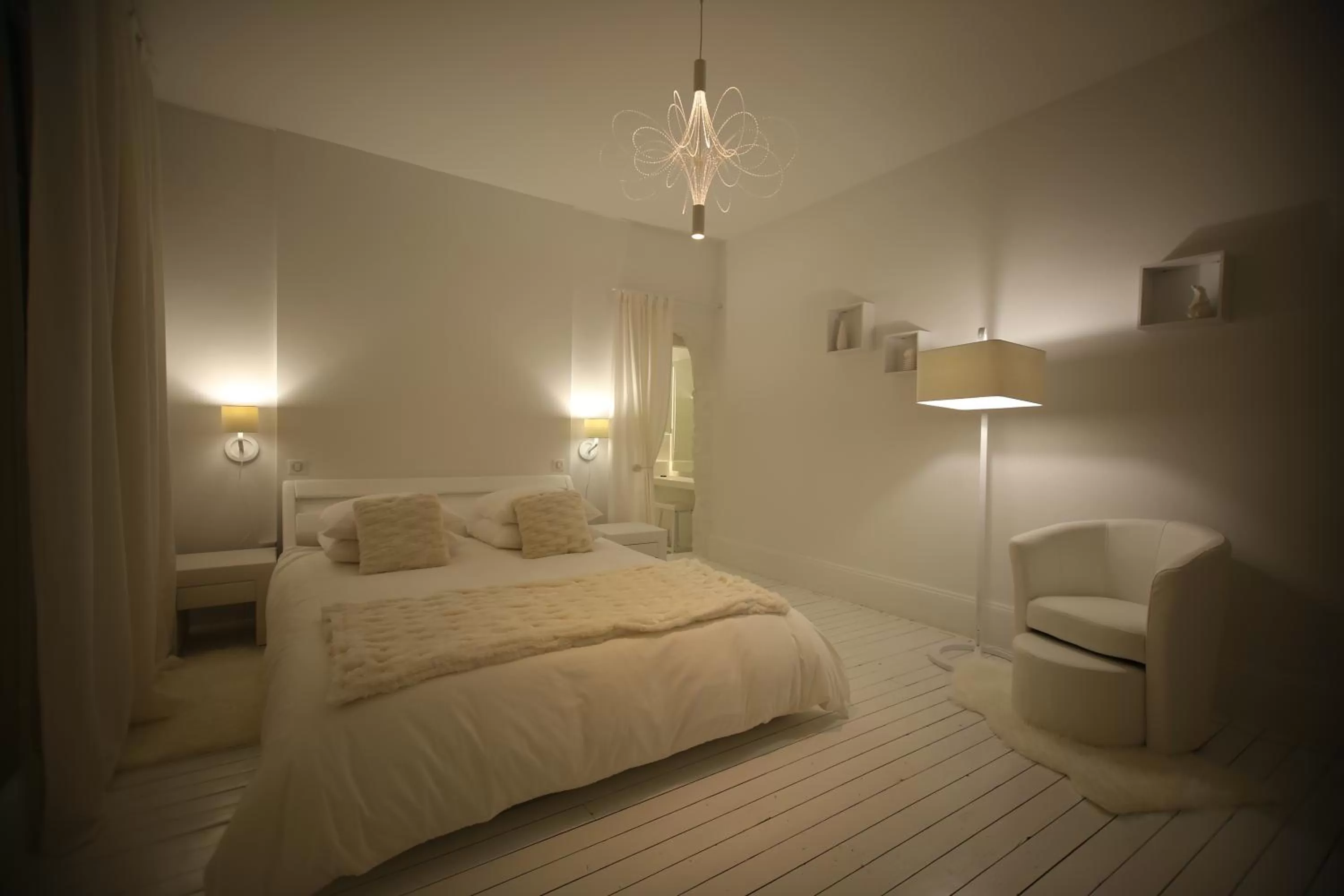 Photo of the whole room, Bed in Les Rêves de Flamboin