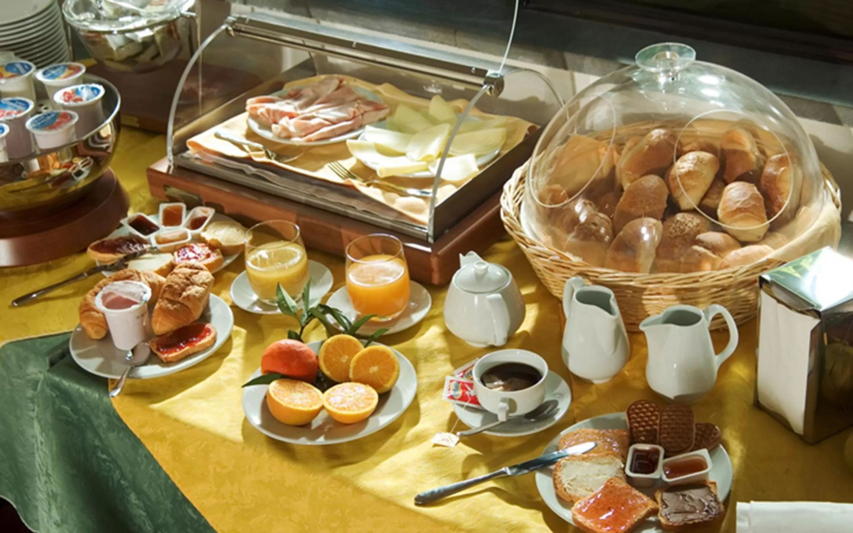 Buffet breakfast in Hotel Borgo Verde