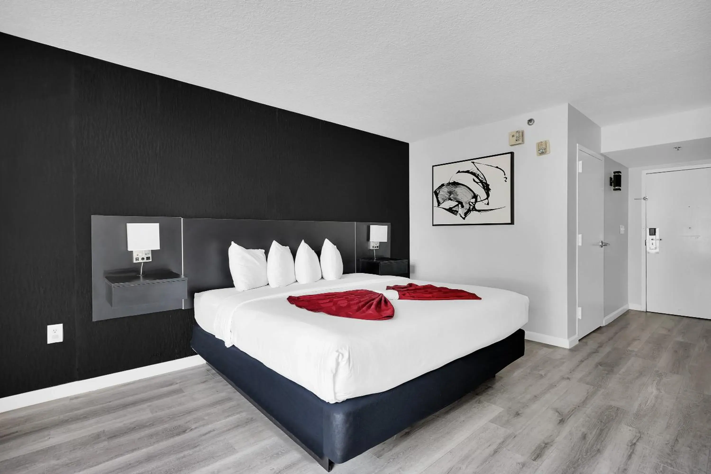 Deluxe King Room with Bath Tub - Mobility Accessible/Non-Smoking - Newly Renovated! in Ramada by Wyndham Jacksonville I-95 by Butler Blvd Deluxe King Room with Bath Tub - Mobility Accessible/Non-Smoking - Newly Renovated! in Ramada by Wyndham Jacksonville I-95 by Butler Blvd