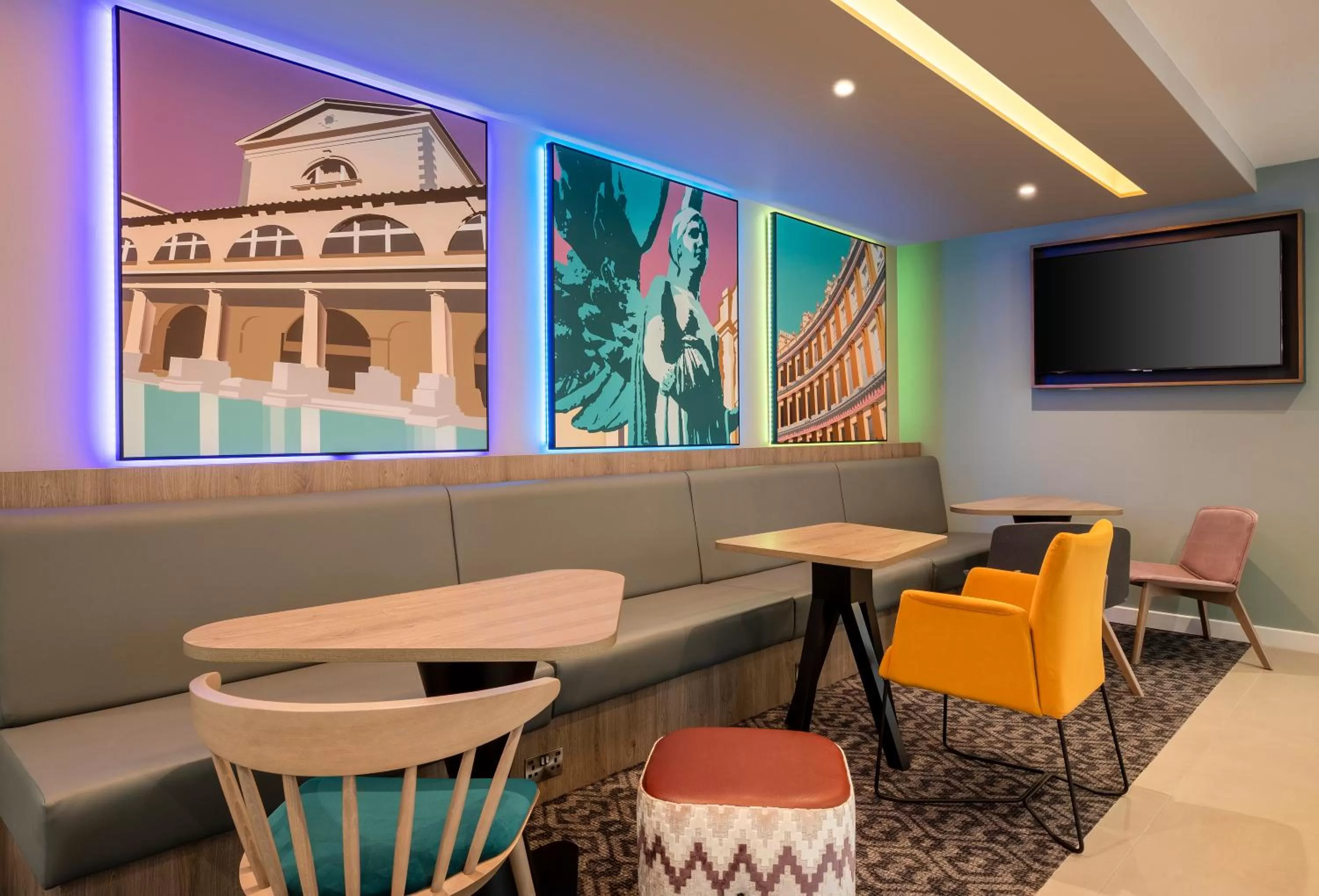 Lounge or bar in Hampton By Hilton Bath City
