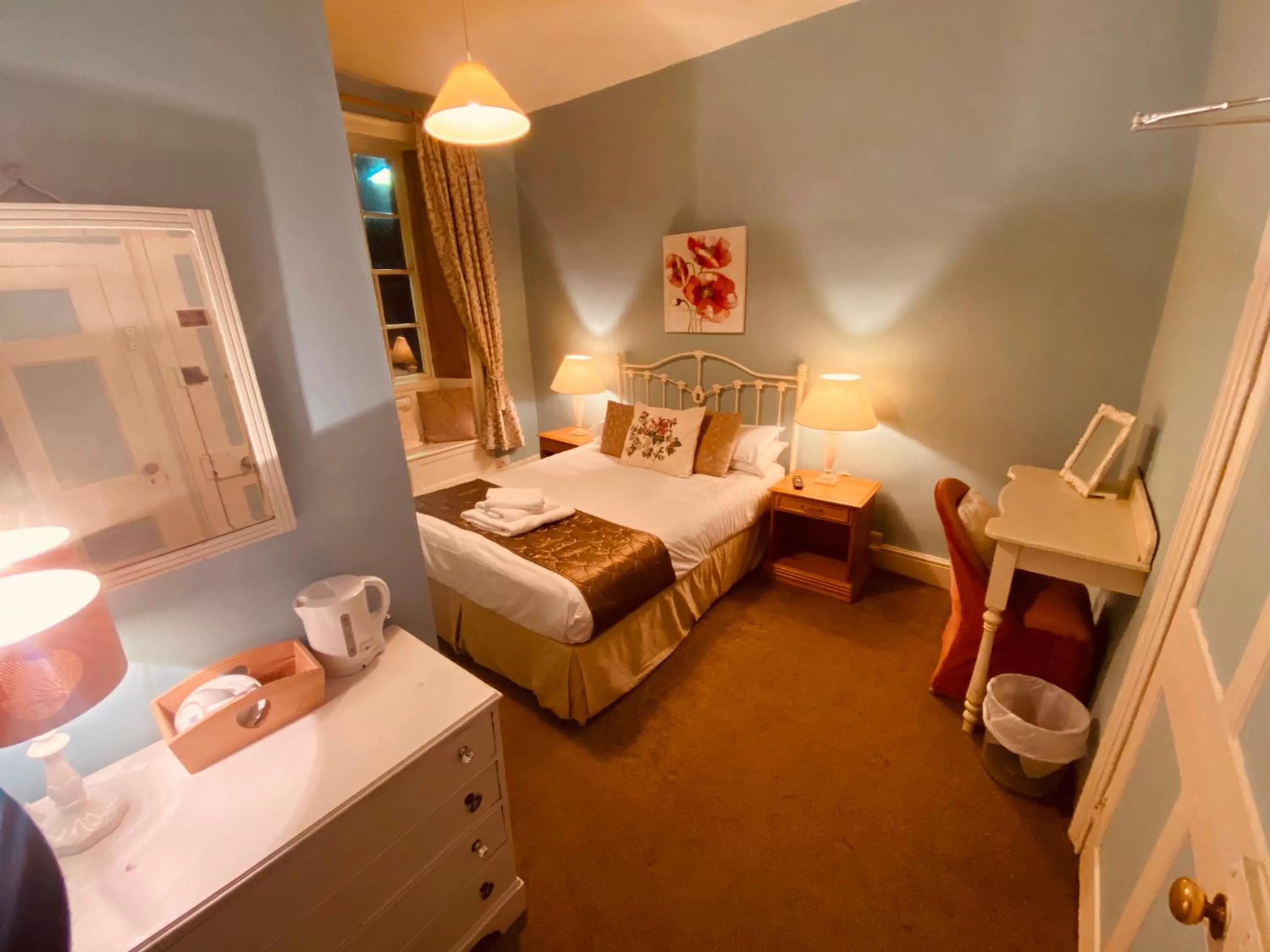 Bedroom in Kings Head Hotel