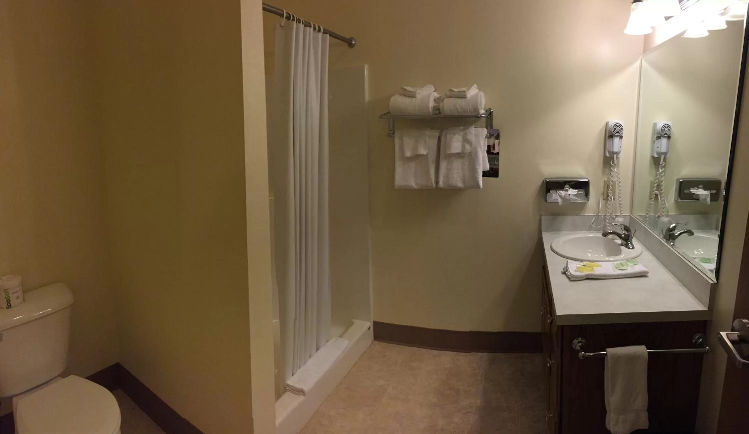 Bathroom in Hotel Millersburg