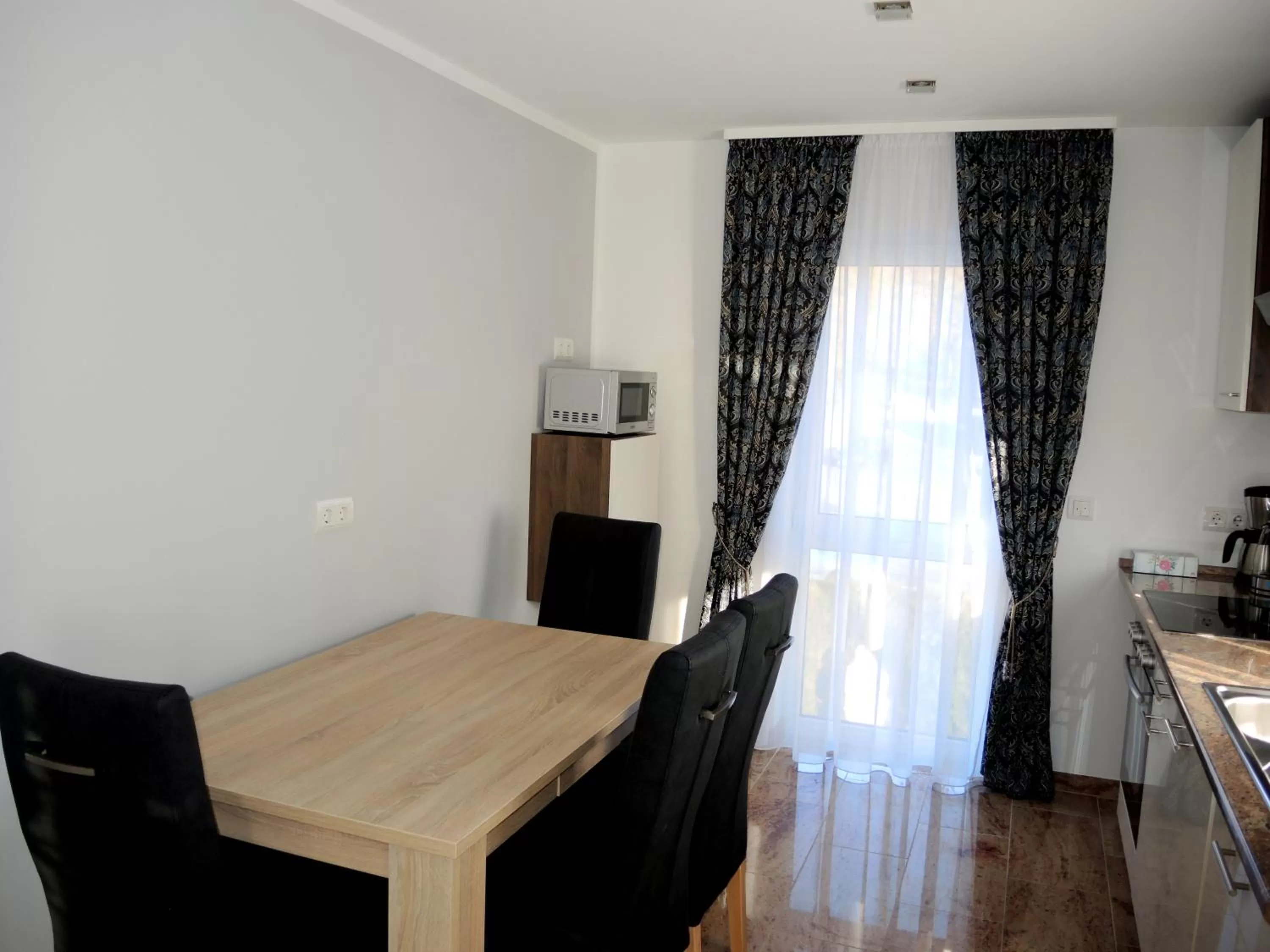 Dining Area in Merkel Villa Apartamente