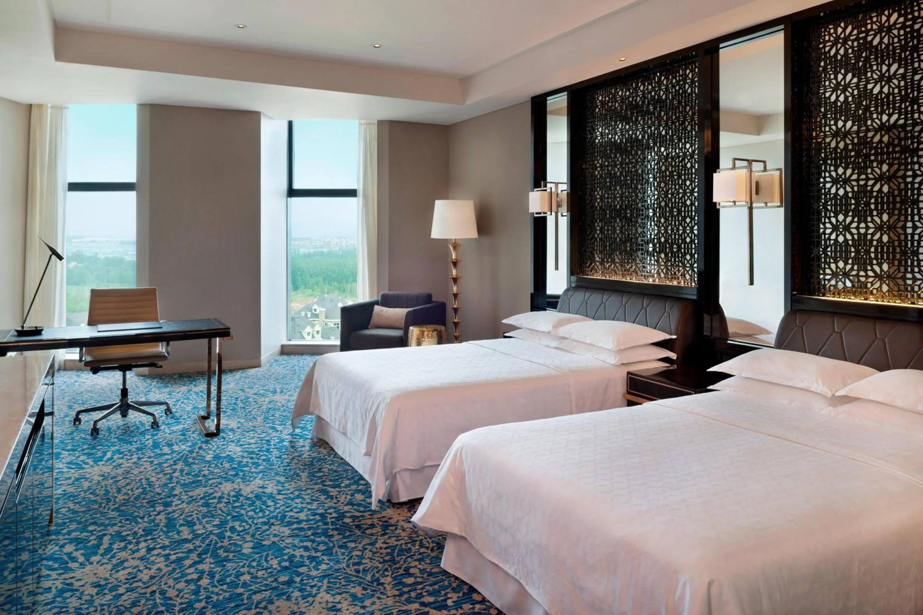 Photo of the whole room, Bed in Sheraton Changchun Jingyuetan Hotel