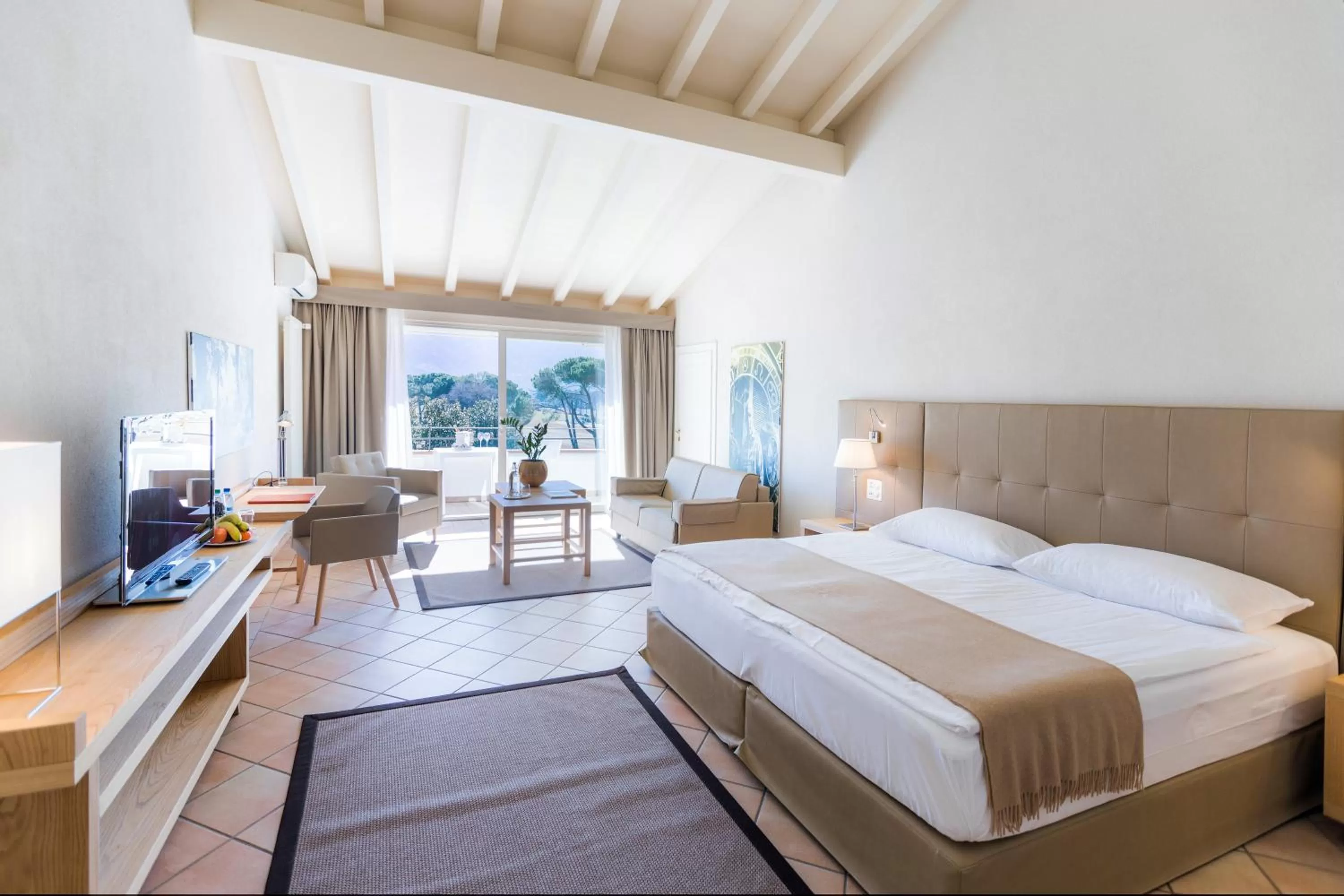 Photo of the whole room, Bed in Parkhotel Delta, Wellbeing Resort