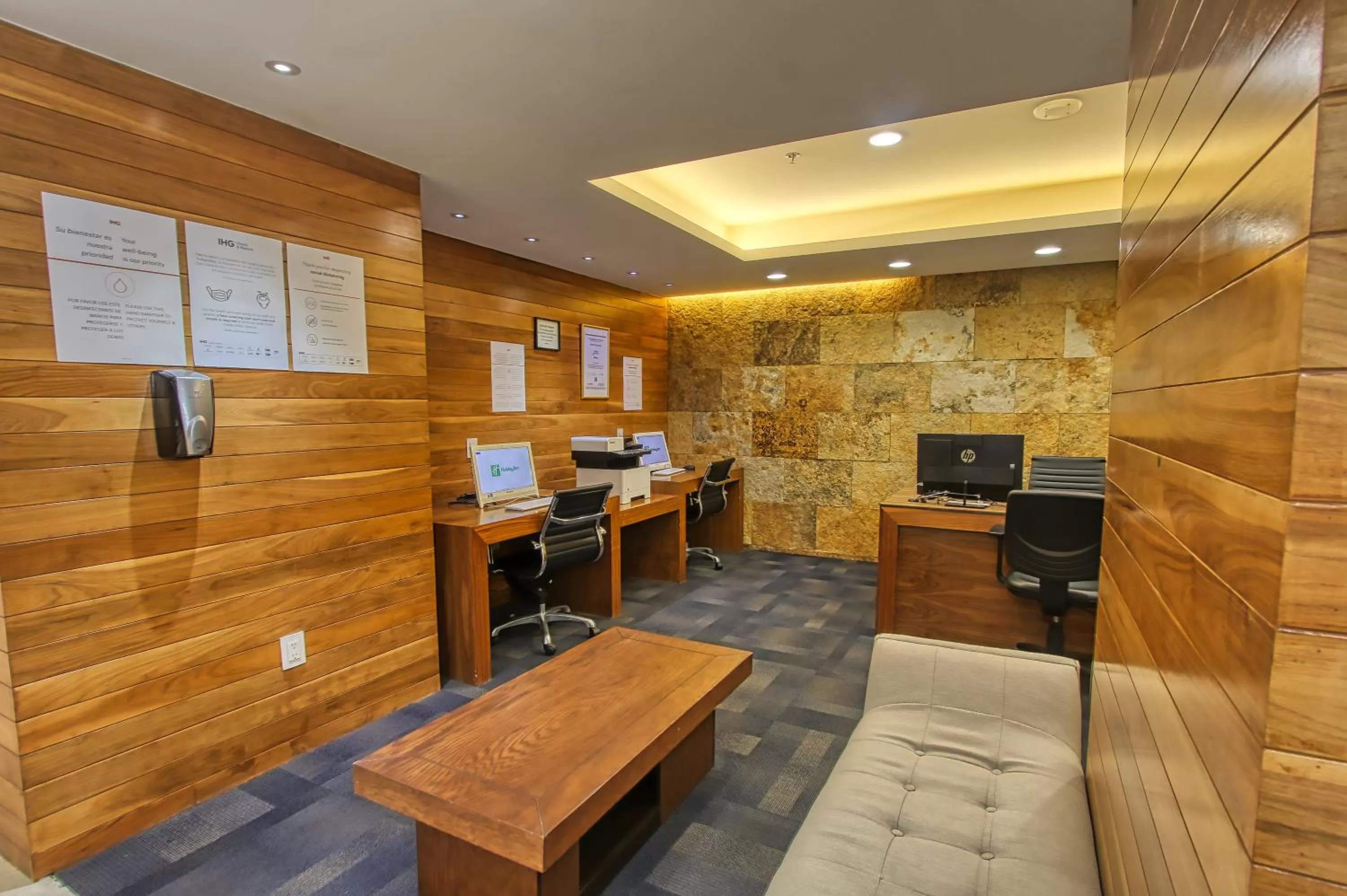 Restaurant/places to eat in Holiday Inn Leon by IHG