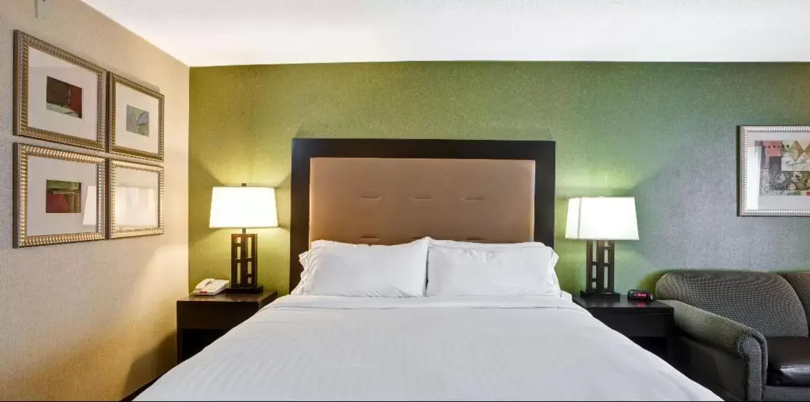 Double Room - Disability Access - Accessible Tub in Holiday Inn Express Hotel & Suites Christiansburg by IHG Double Room - Disability Access - Accessible Tub in Holiday Inn Express Hotel & Suites Christiansburg by IHG