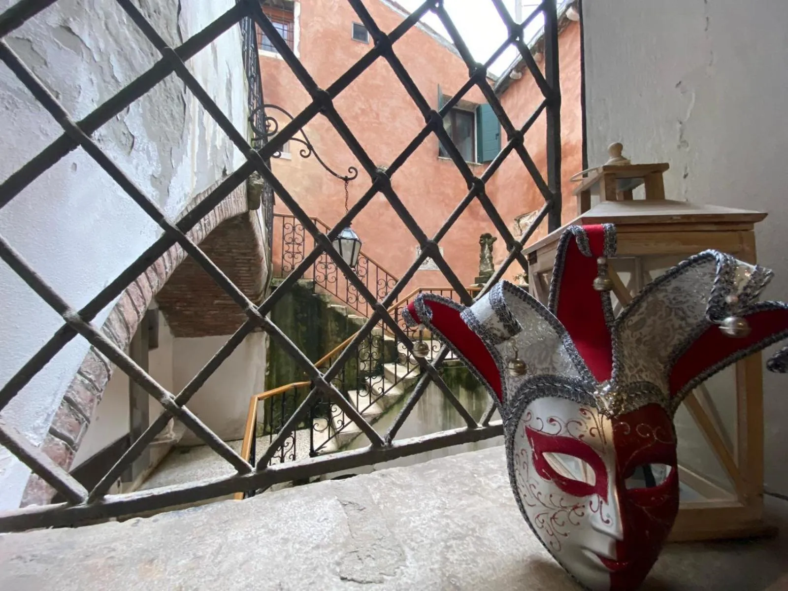 Decorative detail in Hotel Bridge