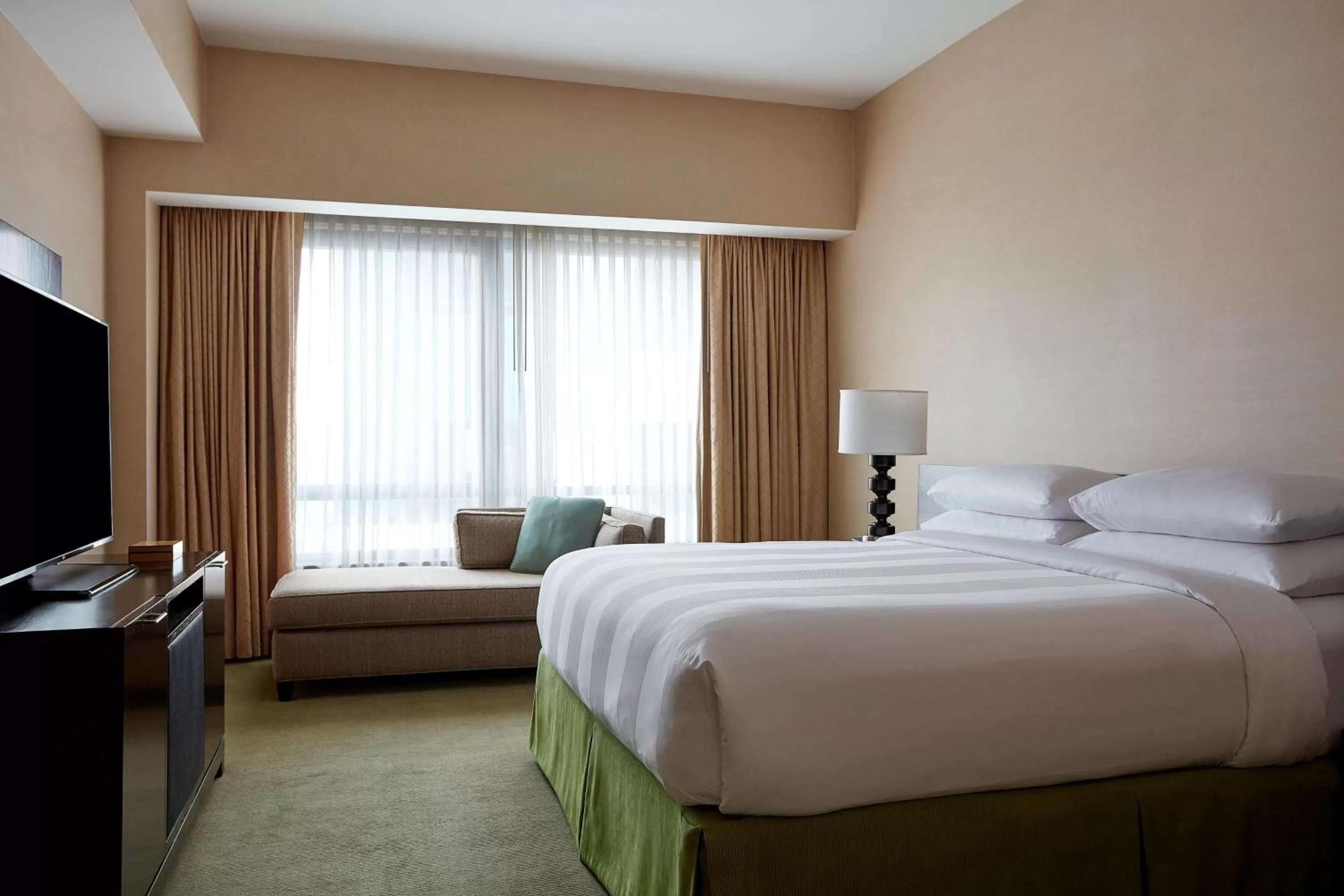 Bedroom, Bed in New York Marriott at the Brooklyn Bridge