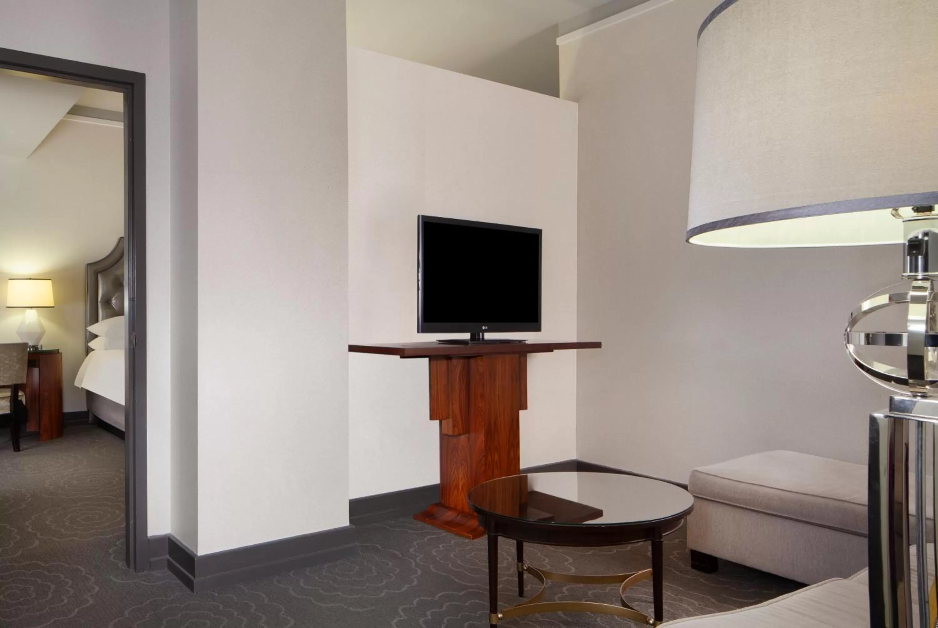 Living room in Silversmith Hotel Chicago Downtown