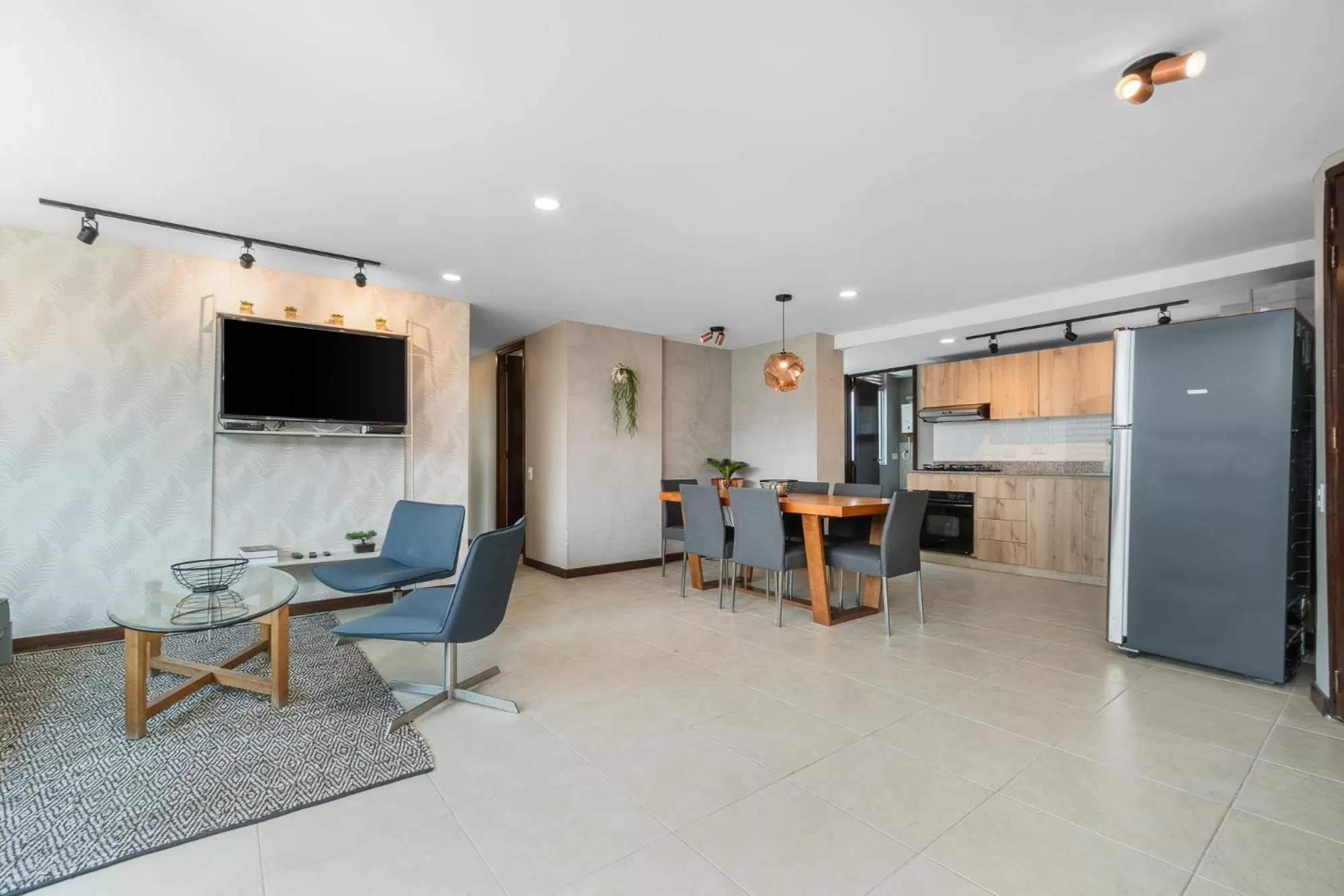 Living room in Apartamentos Poblado Alejandría by HOUSY HOST