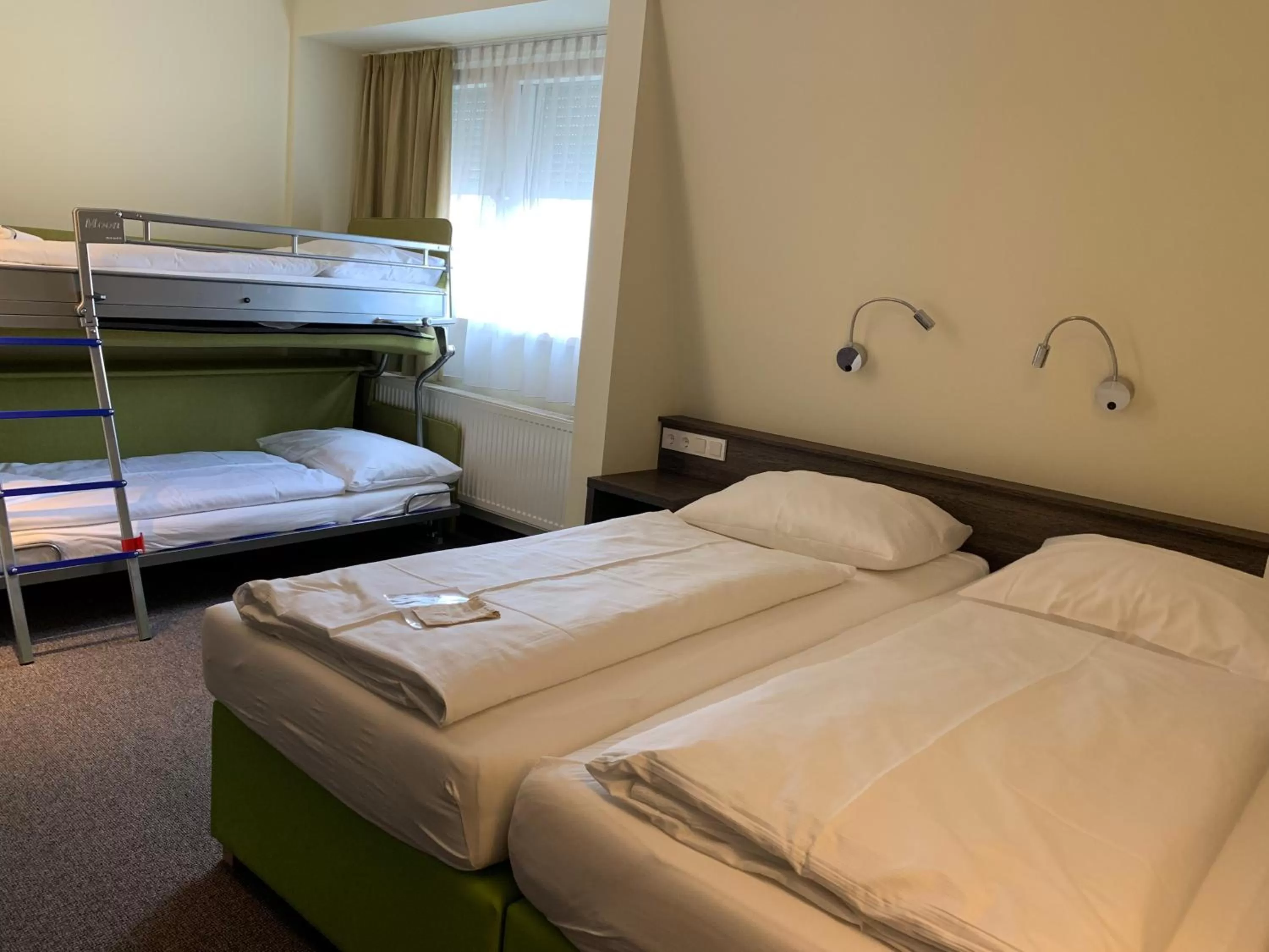 Photo of the whole room, Bunk Bed in Behringers City Hotel Nürnberg