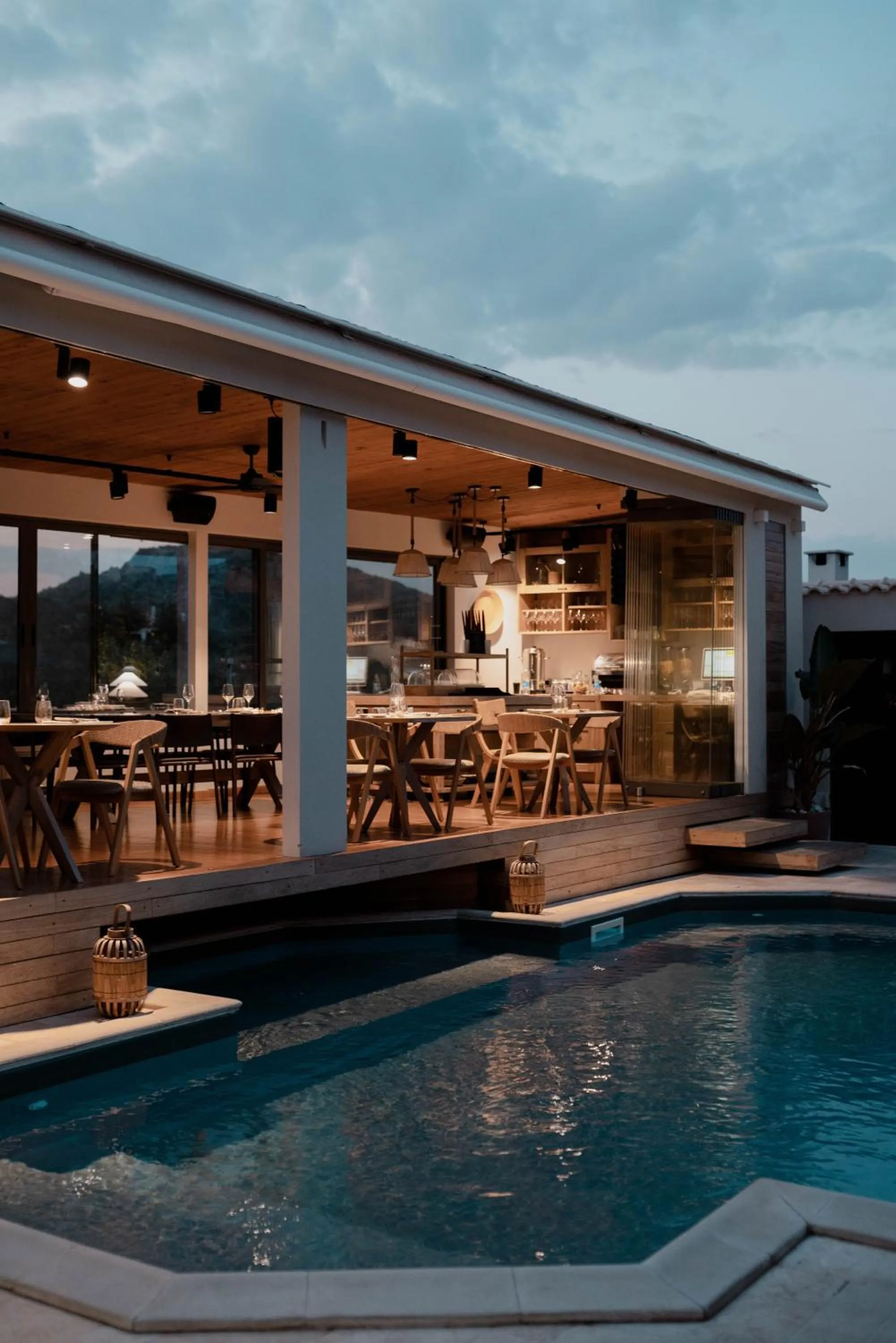 Restaurant/places to eat in Anthemion Suites and Villas