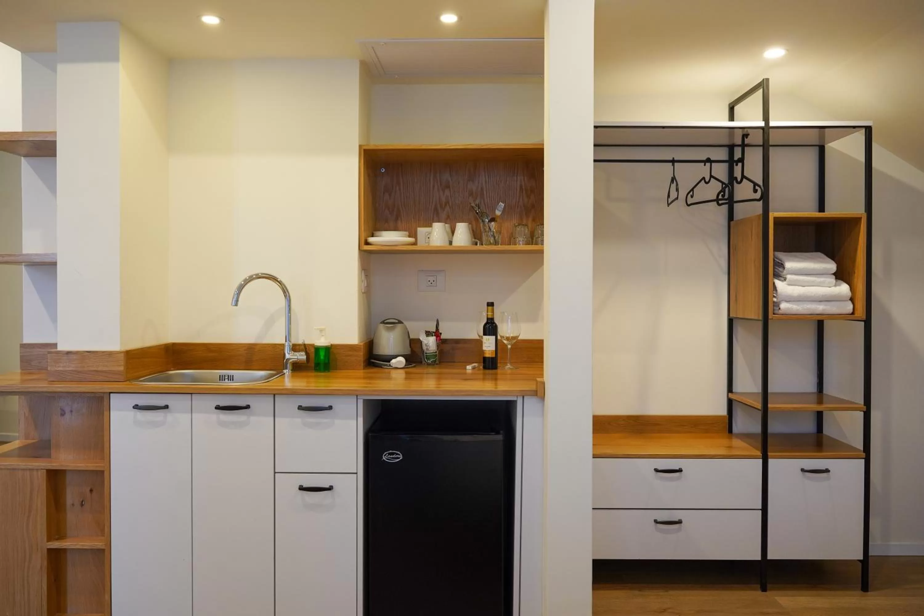 Kitchen or kitchenette in Urbanic Hotel