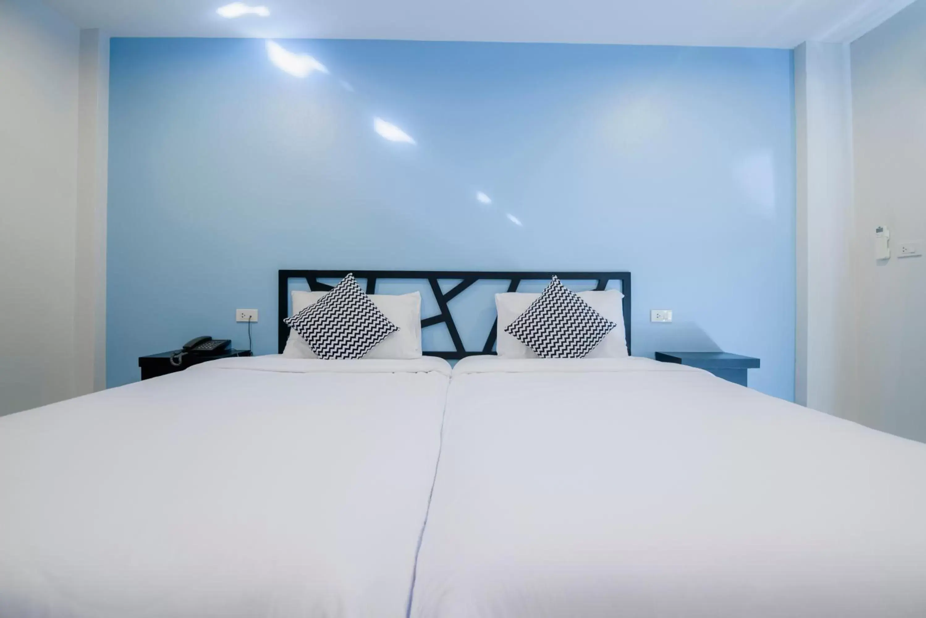 Balcony Twin Room - City View in Sleep Whale Hotel Balcony Twin Room - City View in Sleep Whale Hotel