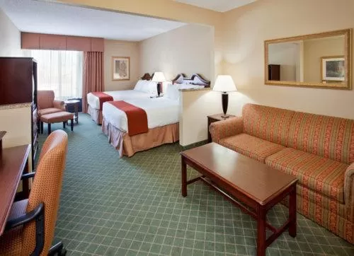 Queen Room - Non-Smoking in Holiday Inn Express Hotel & Suites Cape Girardeau I-55, an IHG Hotel