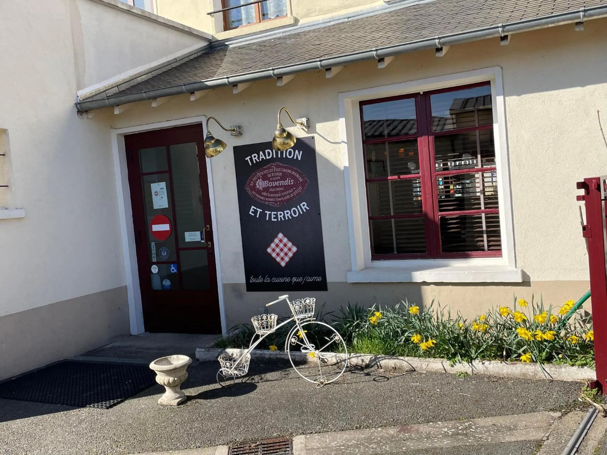 Property building in Logis hôtel Au Relais Nivernais