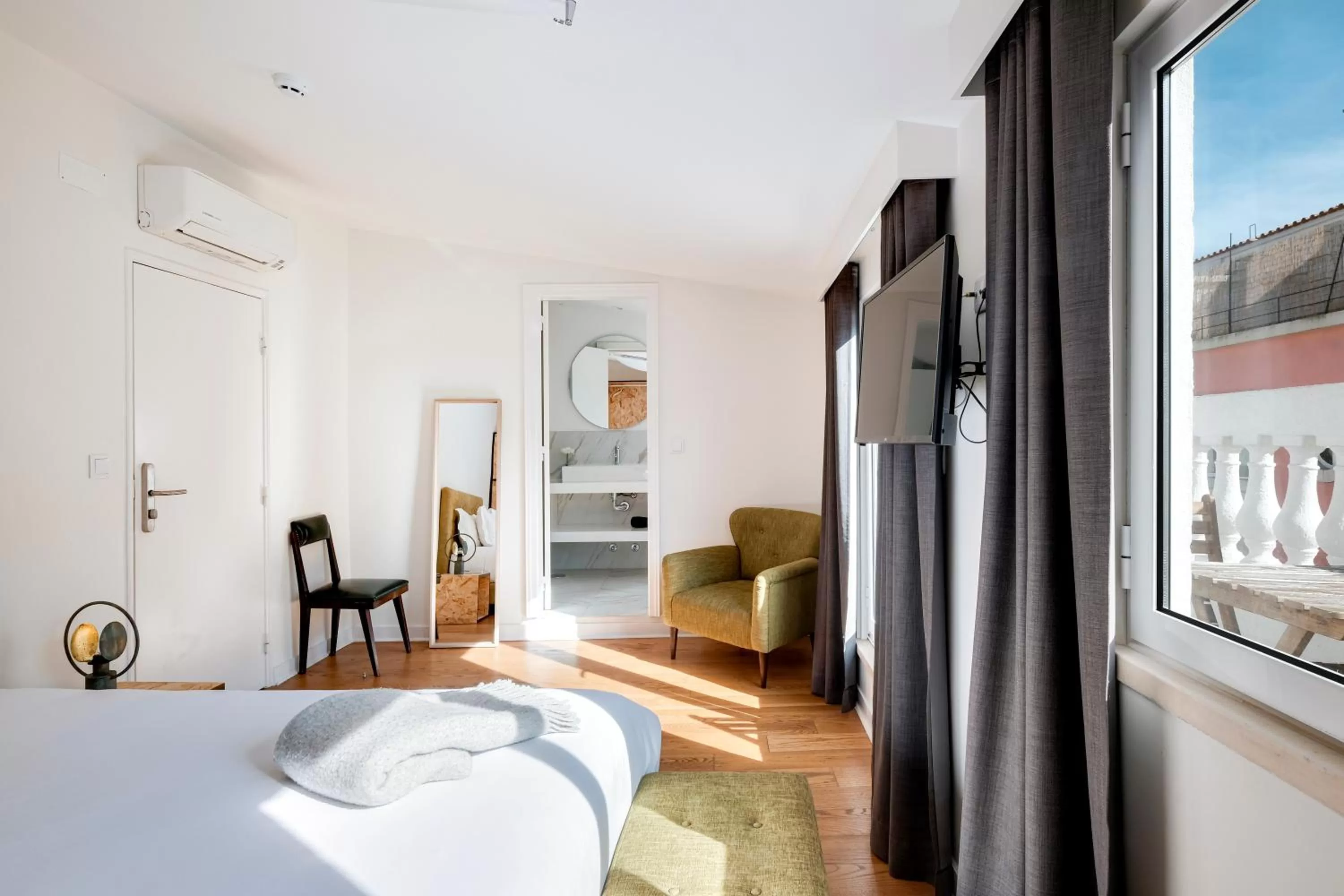 Bedroom, Bed in 1869 Príncipe Real House