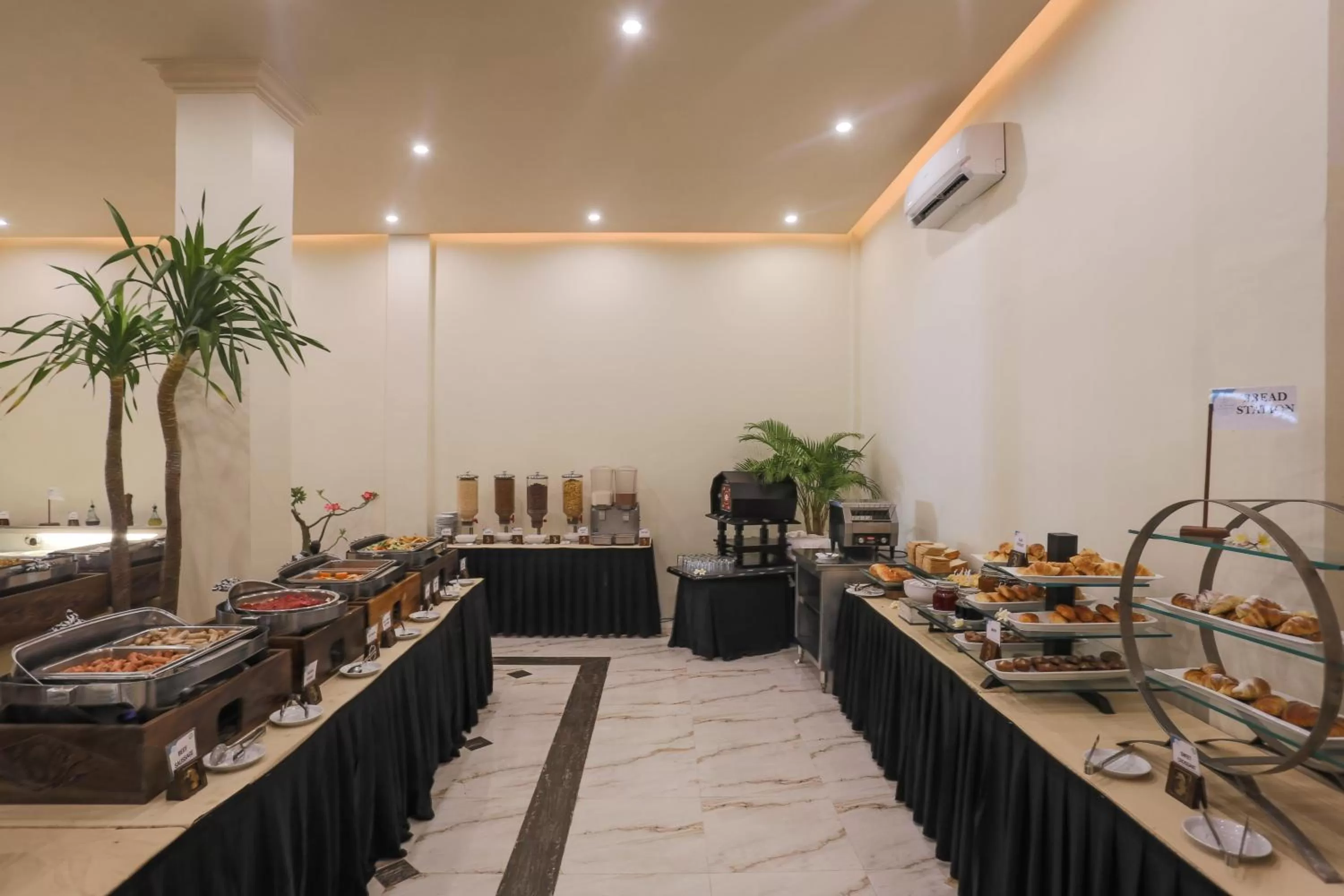 Restaurant/places to eat in Vila Ombak