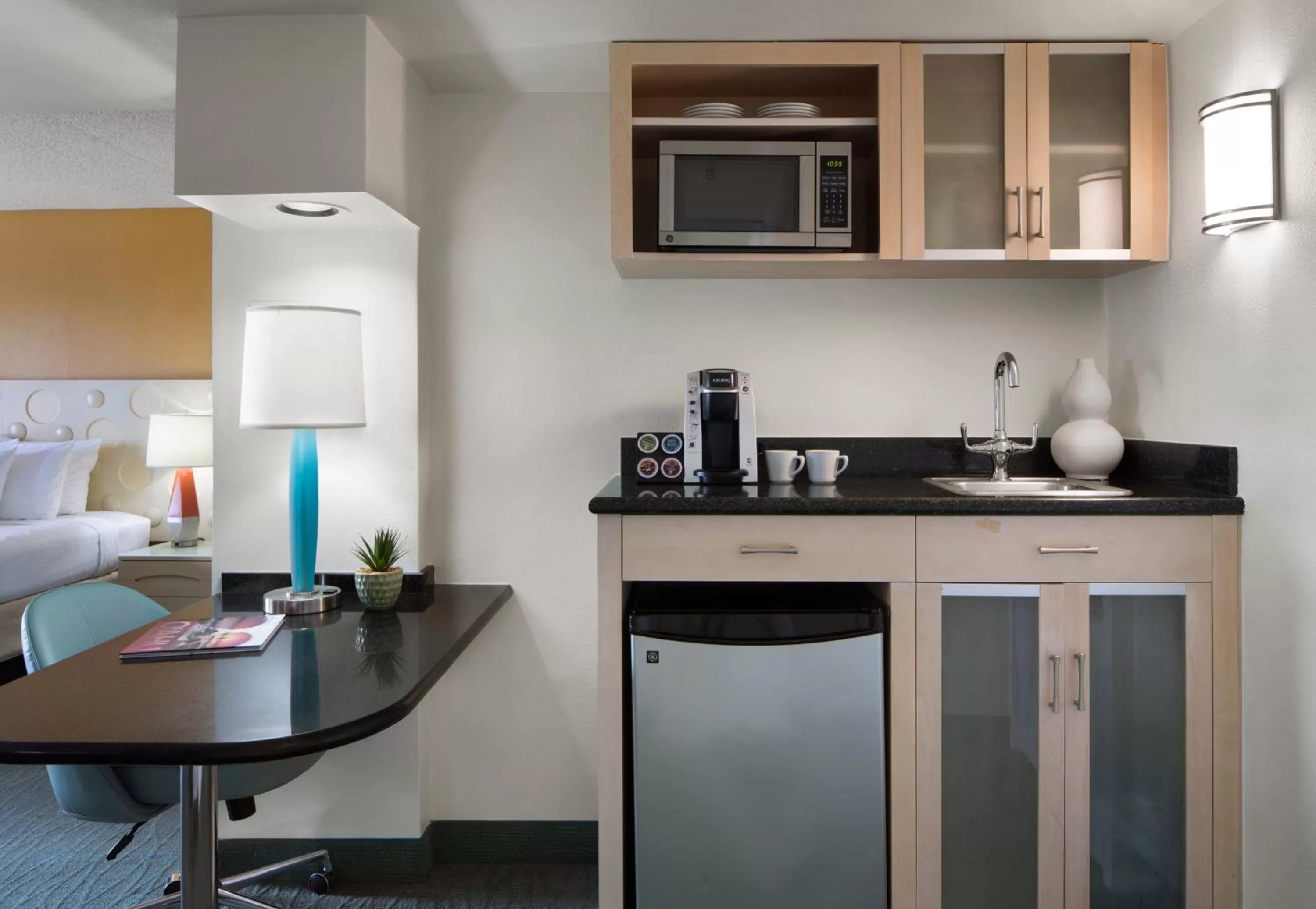 Coffee/tea facilities in Coconut Waikiki Hotel