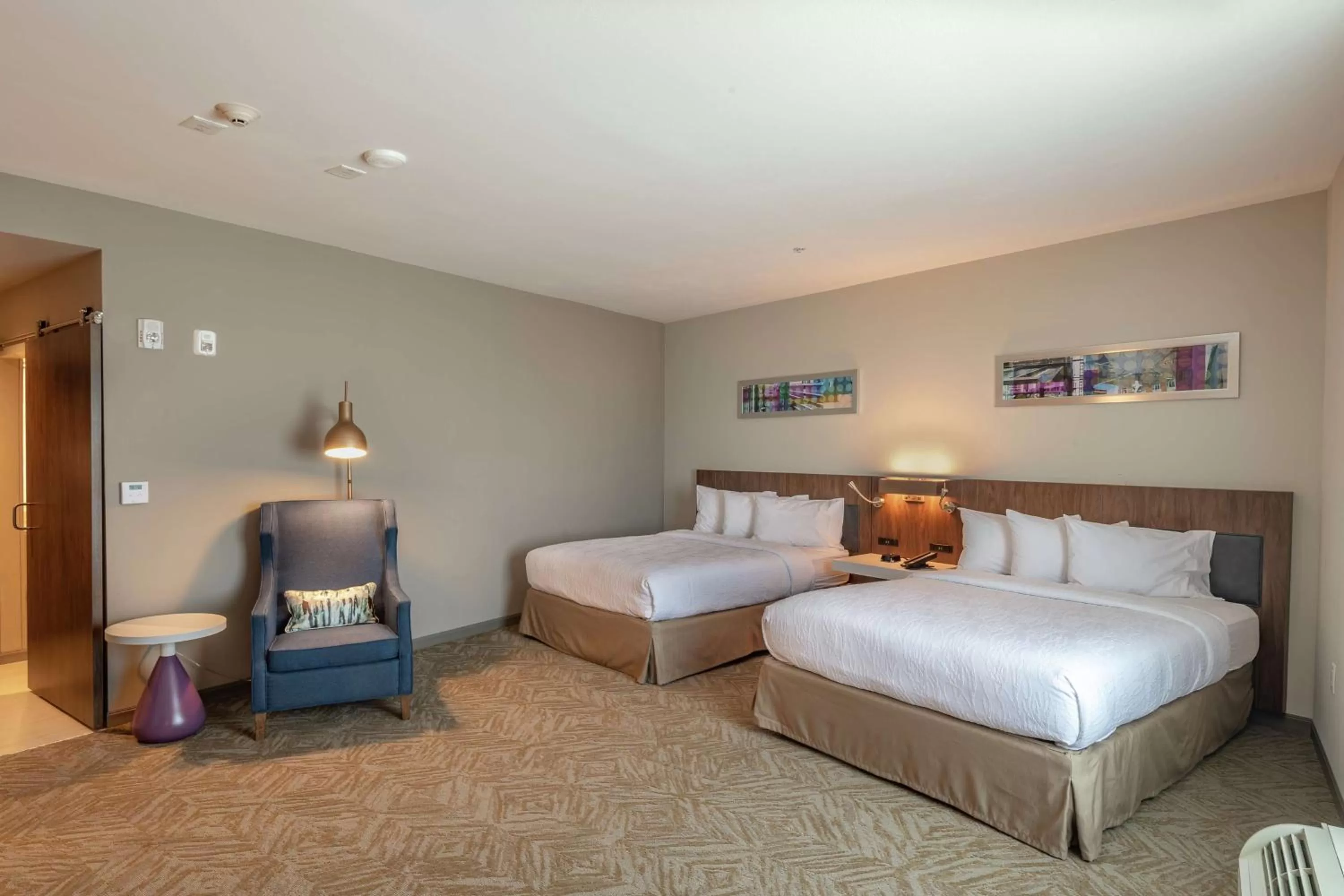 Photo of the whole room, Bed in Hilton Garden Inn Dallas At Hurst Conference Center