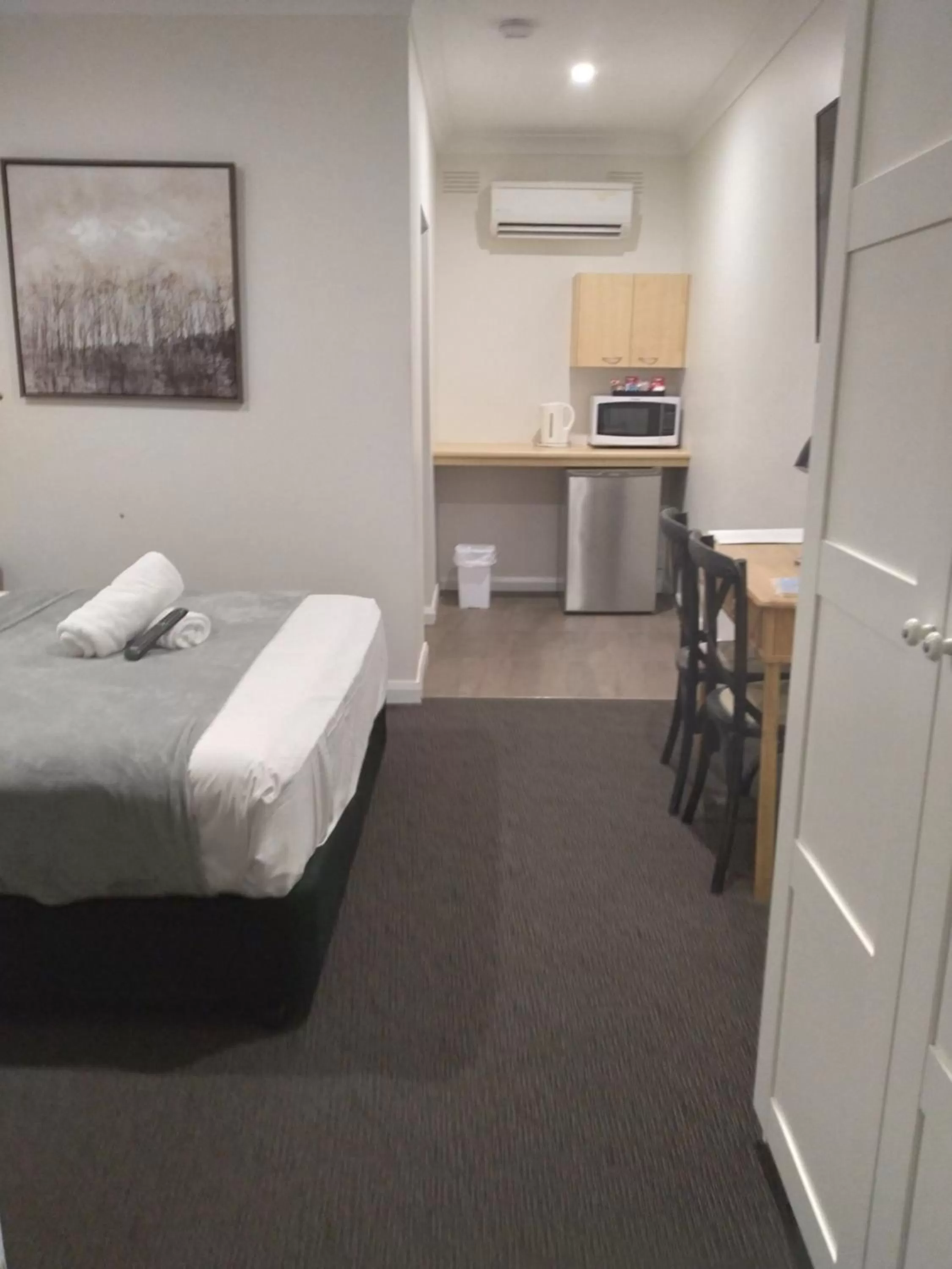Double Room in Allonville Gardens Motel
